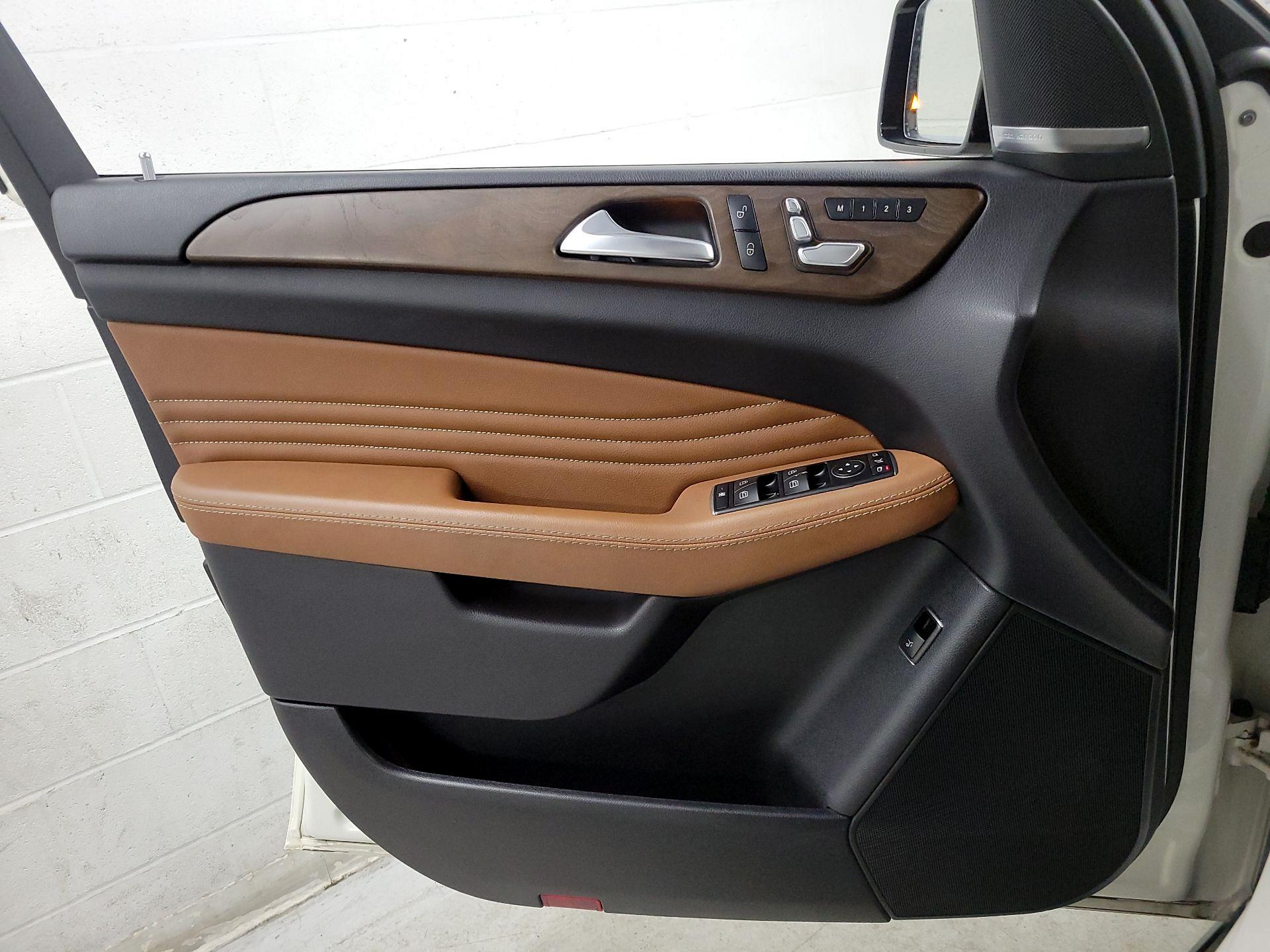 Thumbnail: 2016 Mercedes-Benz GLE - 12