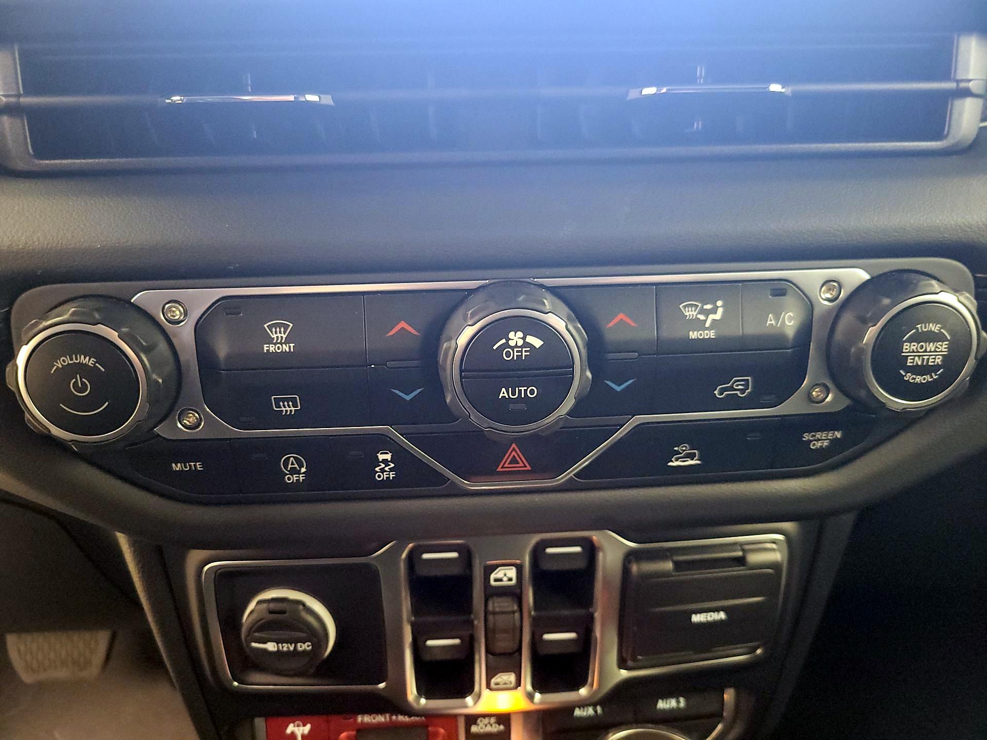 Thumbnail: 2024 Jeep Wrangler - 16