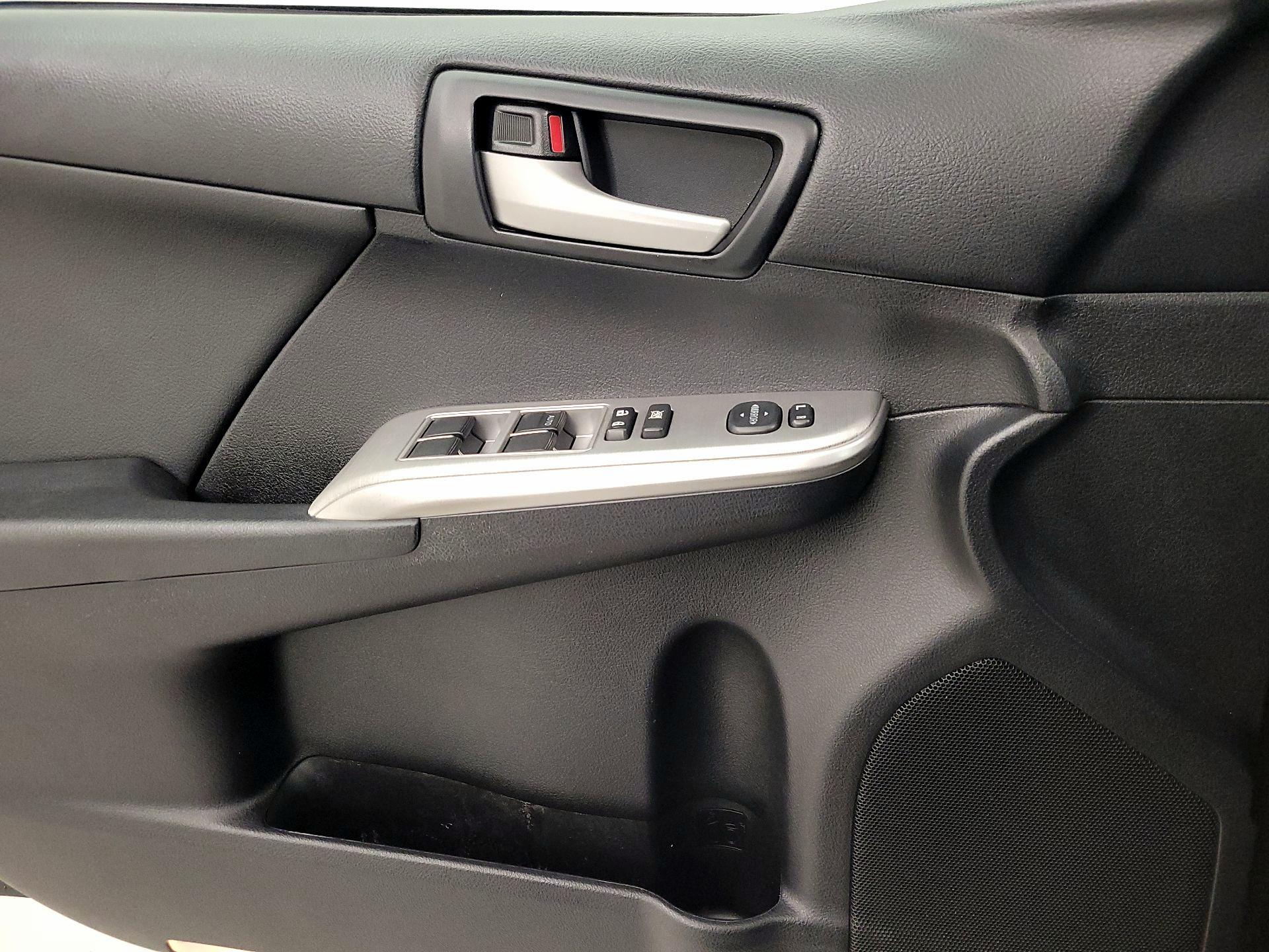 Thumbnail: 2014 Toyota Camry - 12