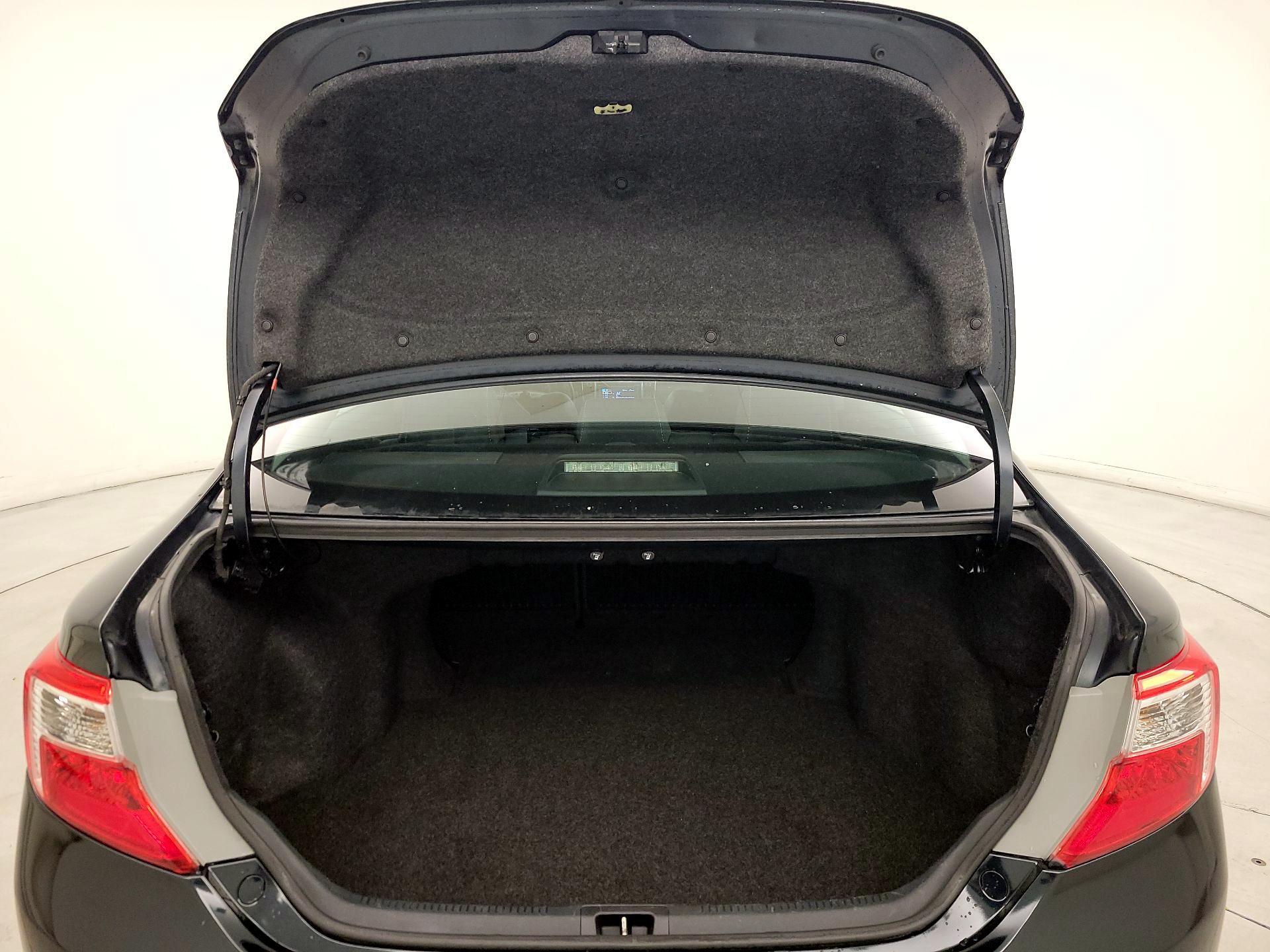 Thumbnail: 2014 Toyota Camry - 18