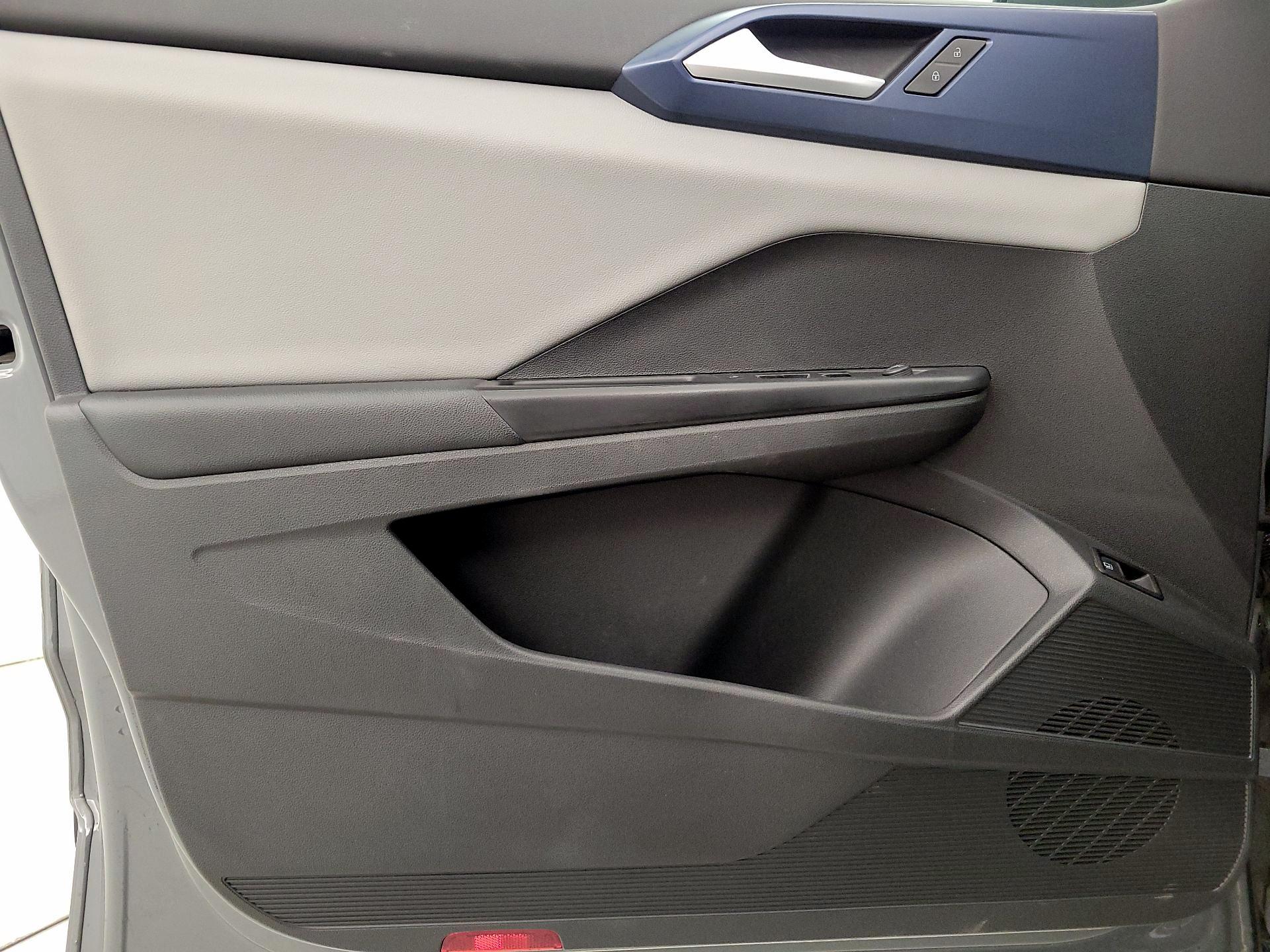 Thumbnail: 2022 Volkswagen Taos - 12