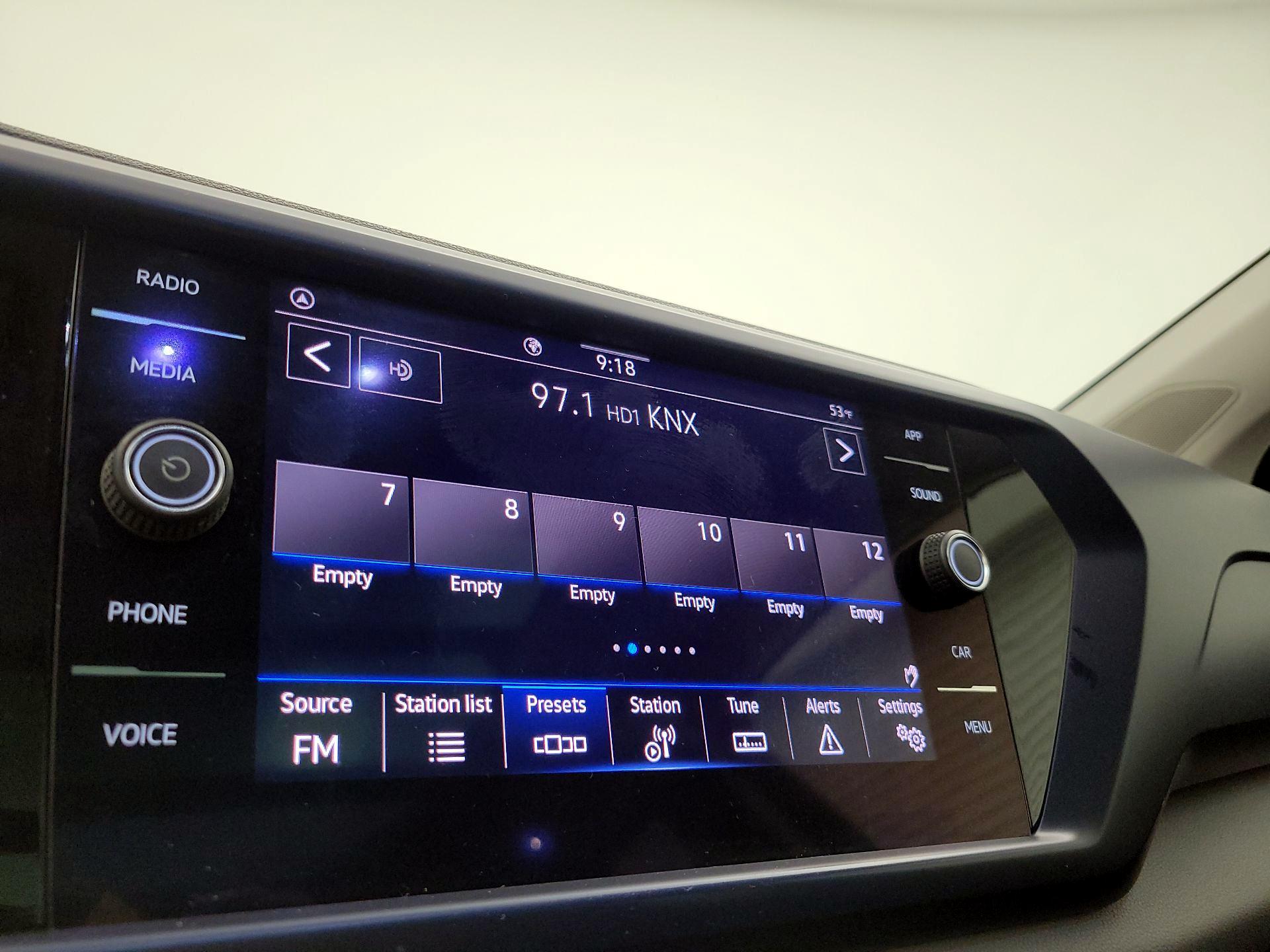 Thumbnail: 2022 Volkswagen Taos - 15