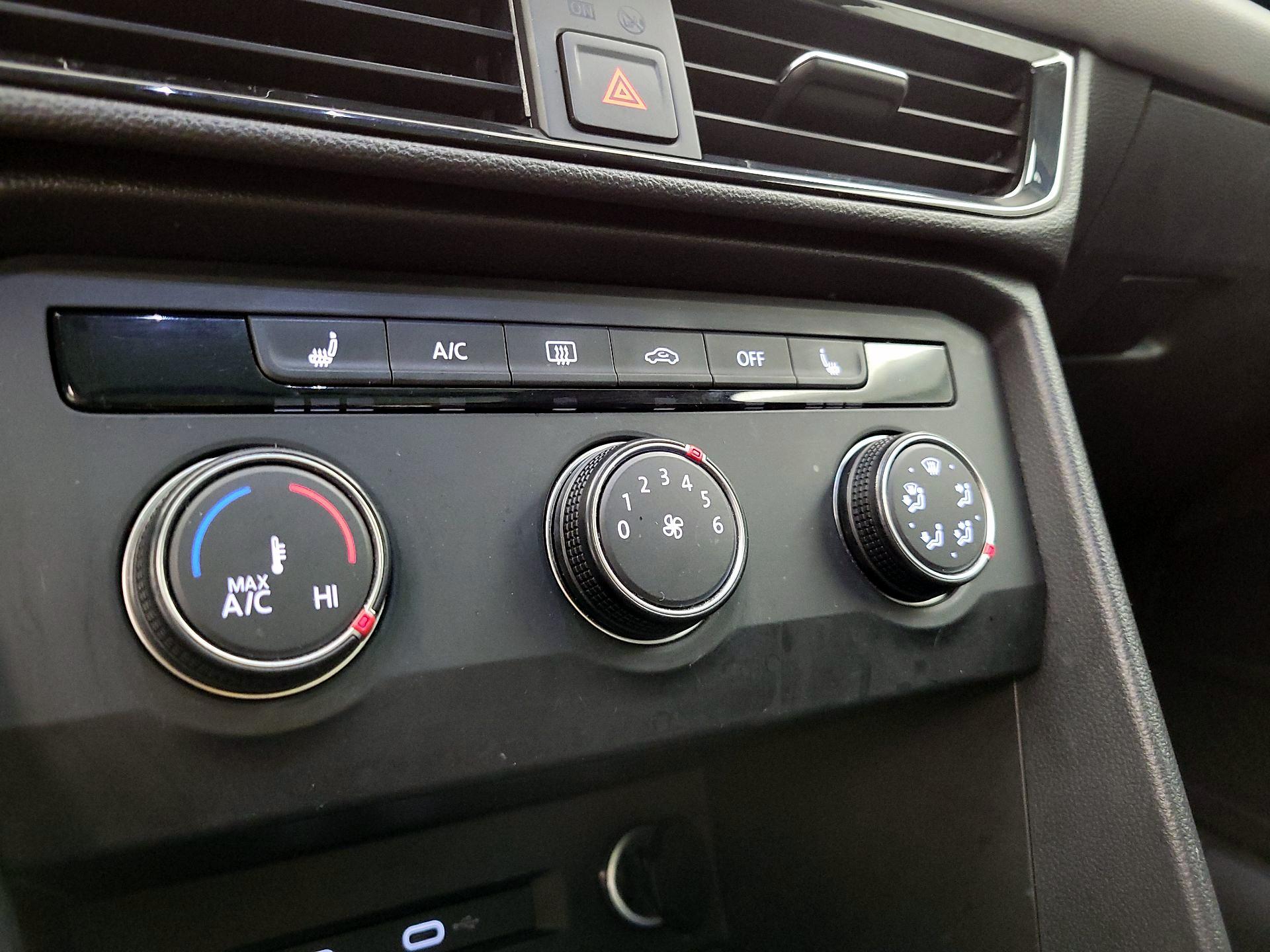 Thumbnail: 2022 Volkswagen Taos - 16