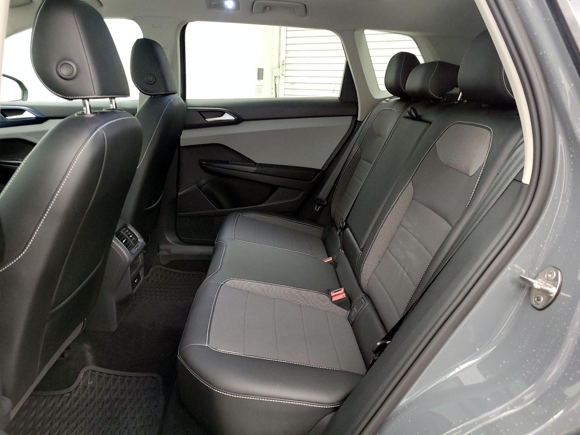 Thumbnail: 2022 Volkswagen Taos - 20