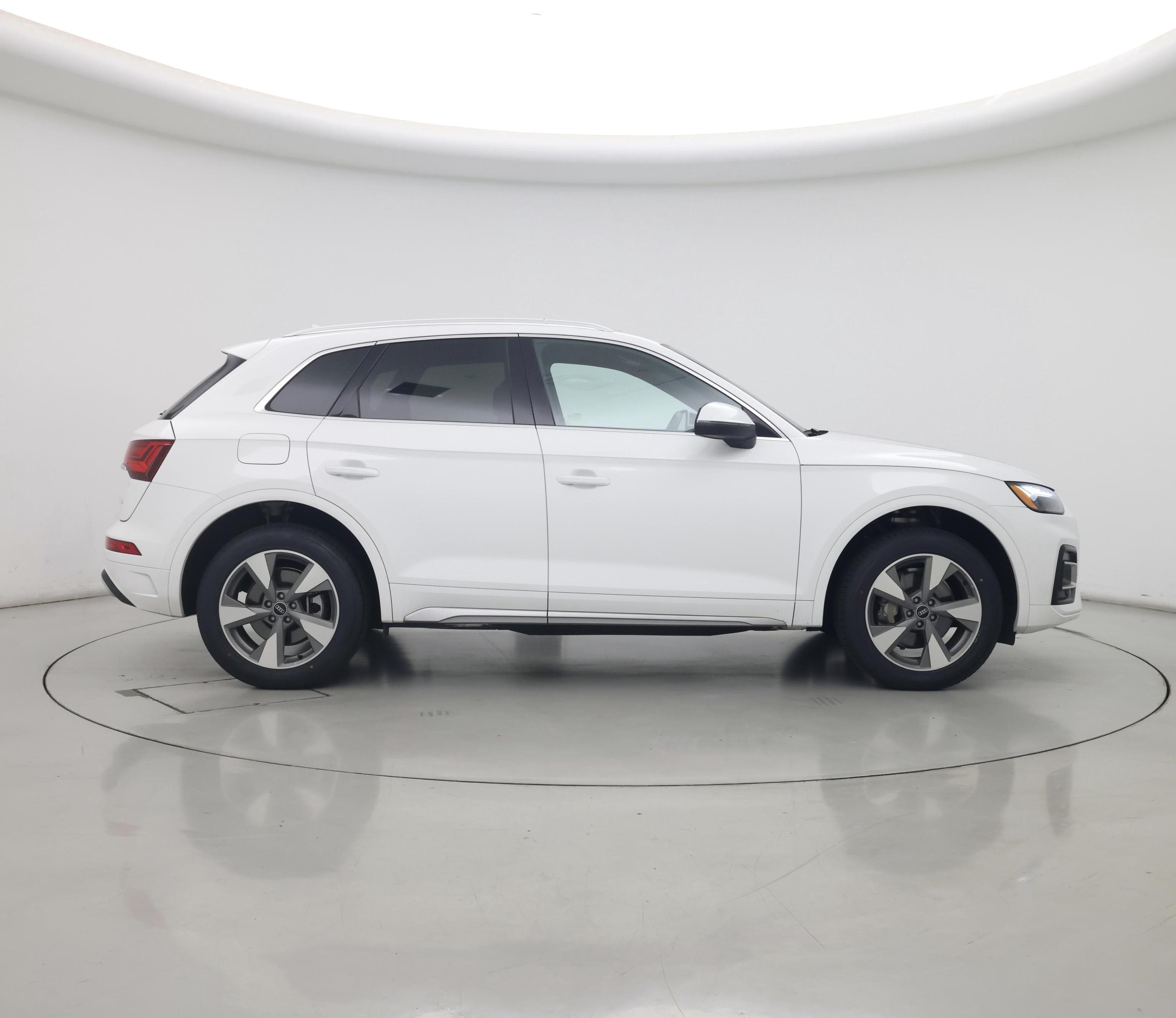 Thumbnail: 2023 Audi Q5 - 7