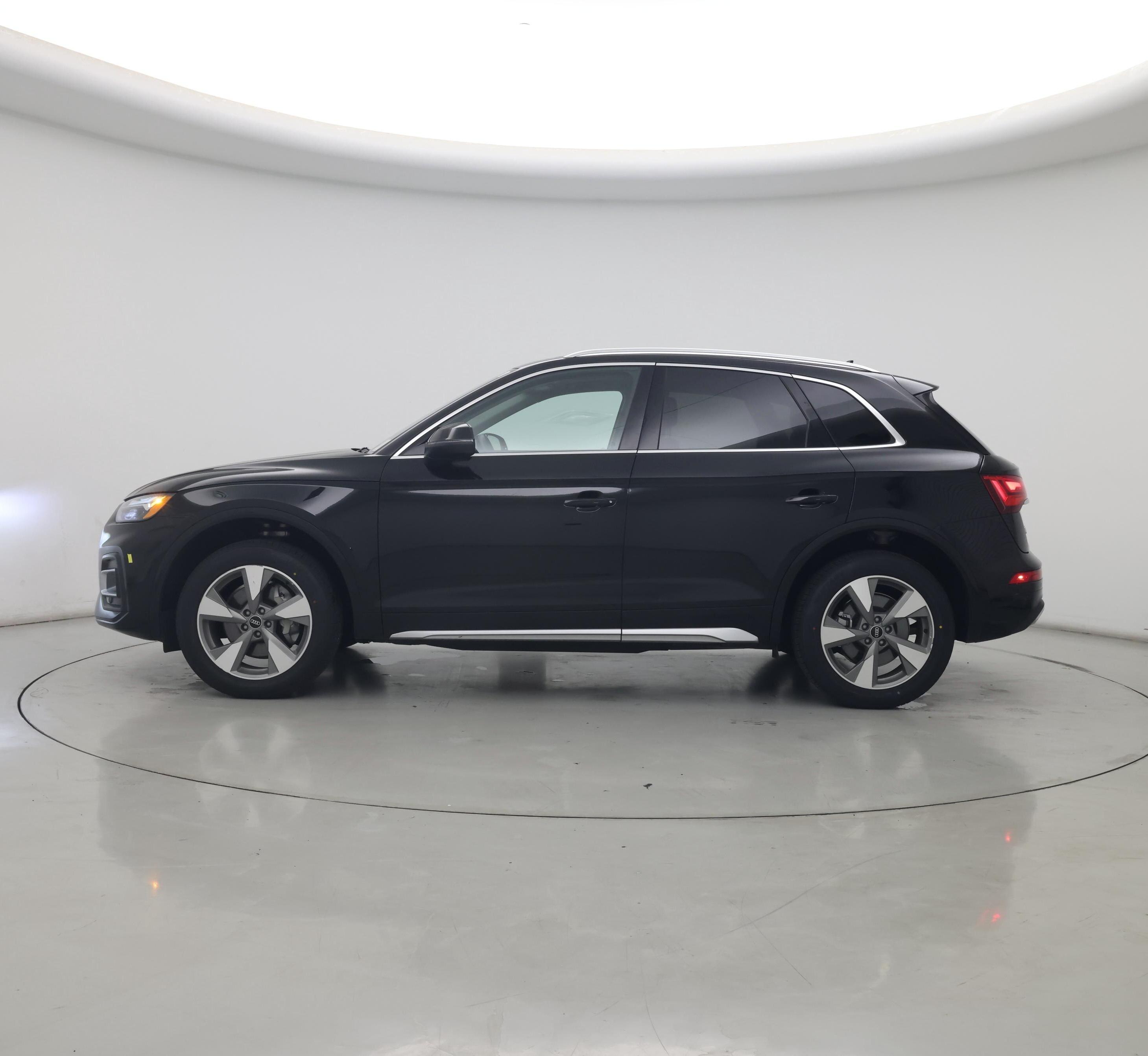 Thumbnail: 2023 Audi Q5 - 3