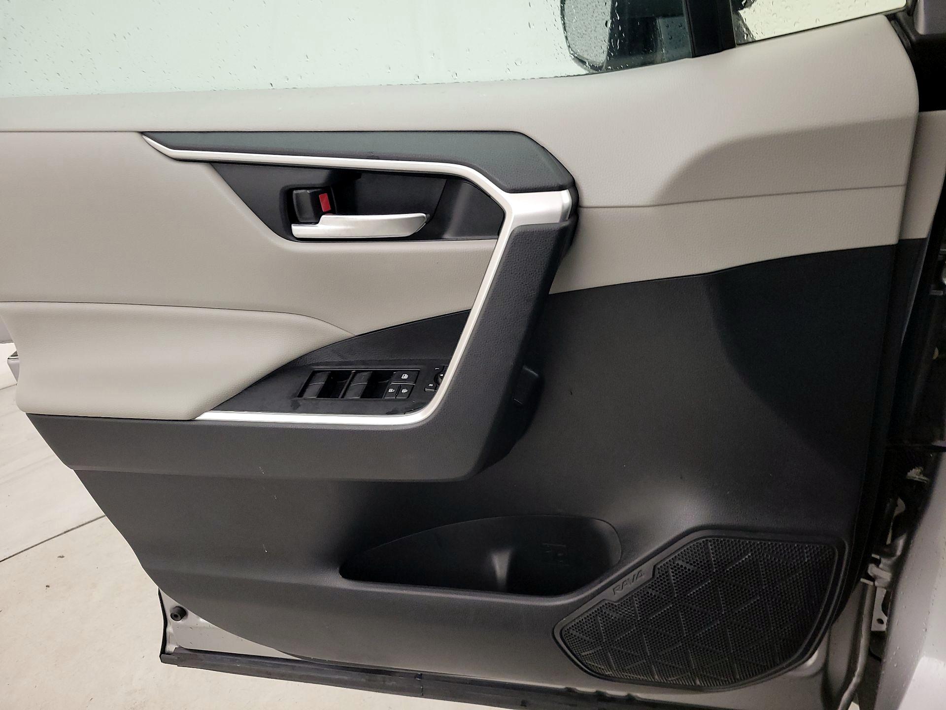 Thumbnail: 2019 Toyota RAV4 - 12