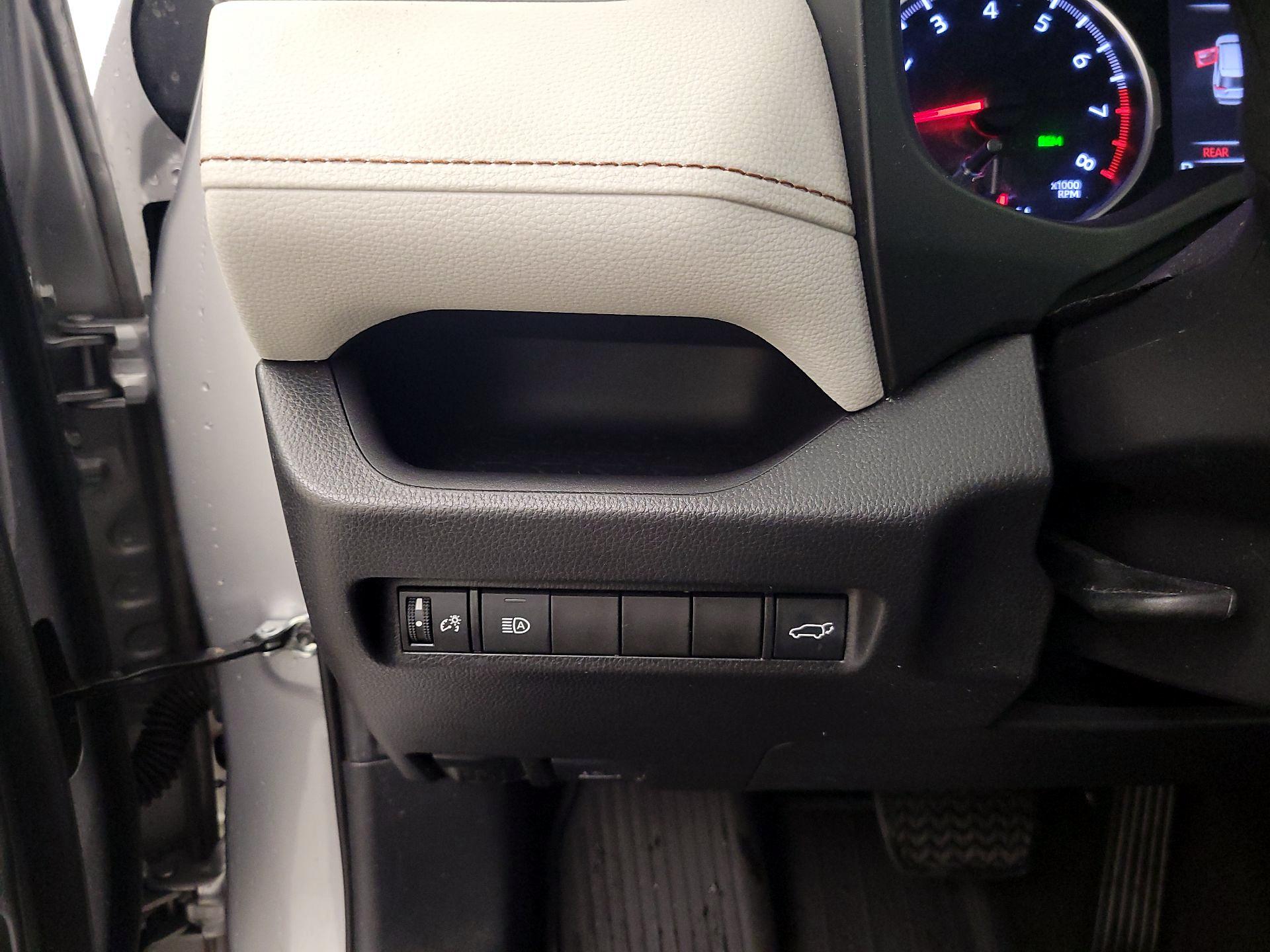 Thumbnail: 2019 Toyota RAV4 - 13