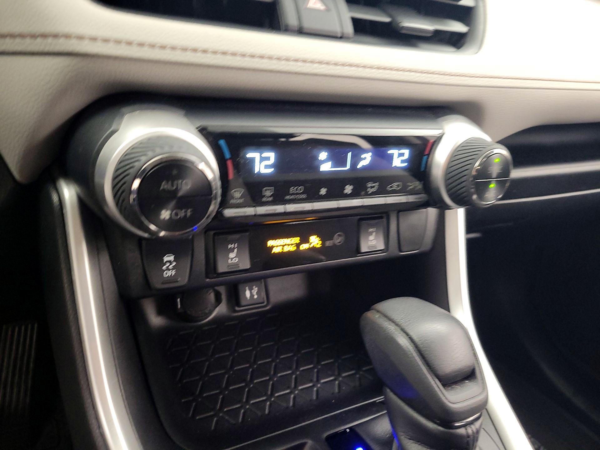 Thumbnail: 2019 Toyota RAV4 - 16