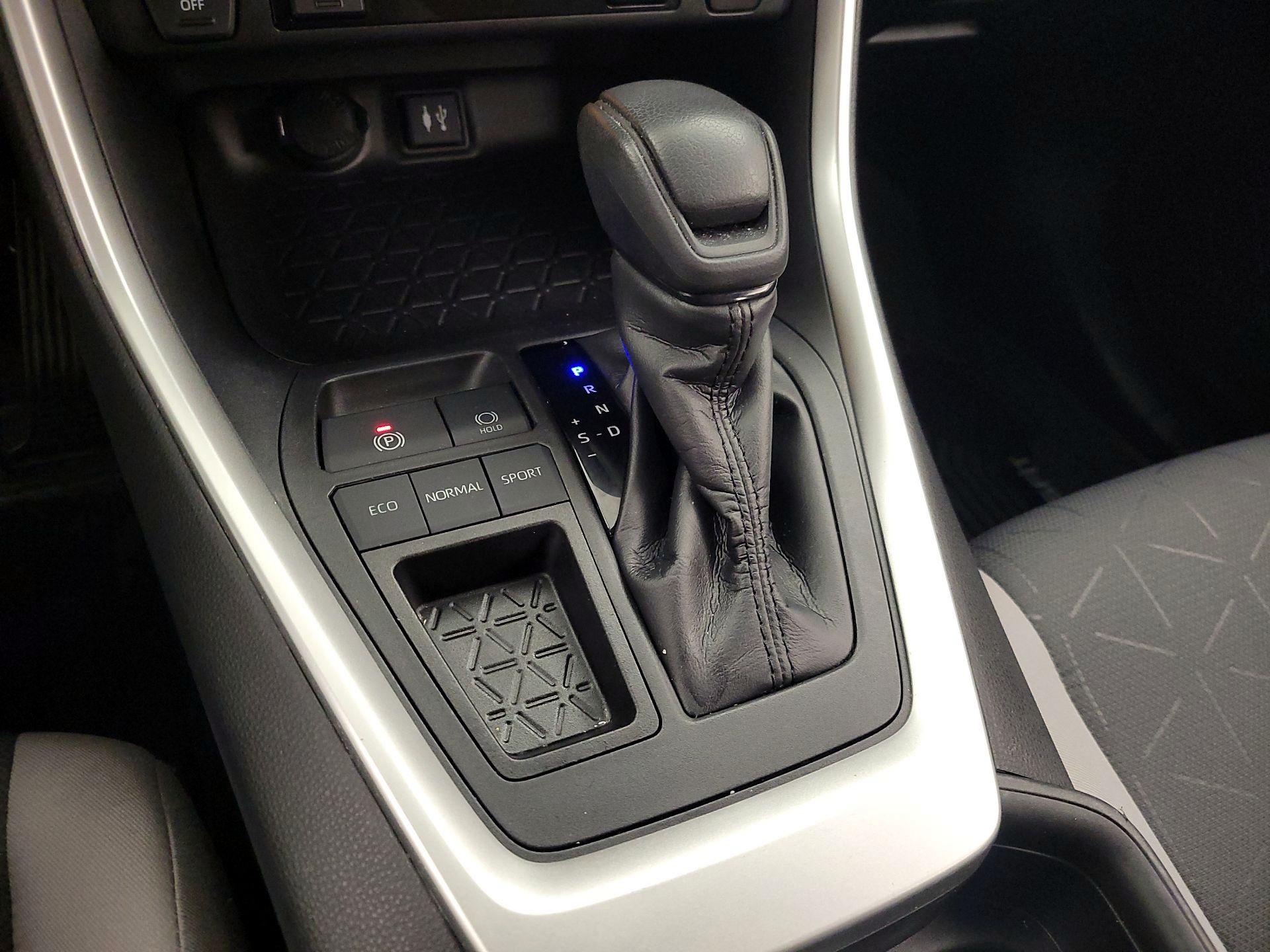 Thumbnail: 2019 Toyota RAV4 - 17