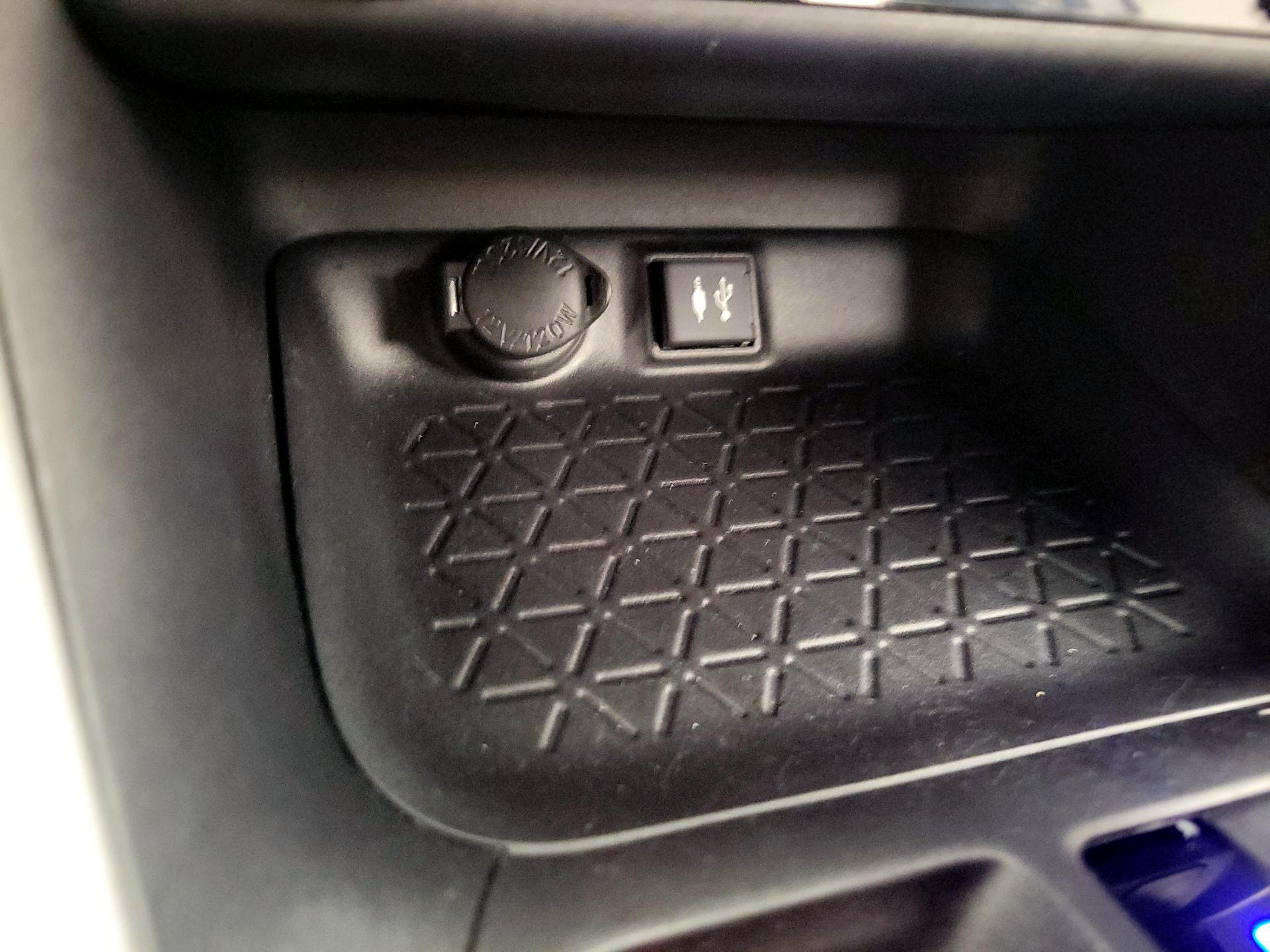 Thumbnail: 2019 Toyota RAV4 - 18