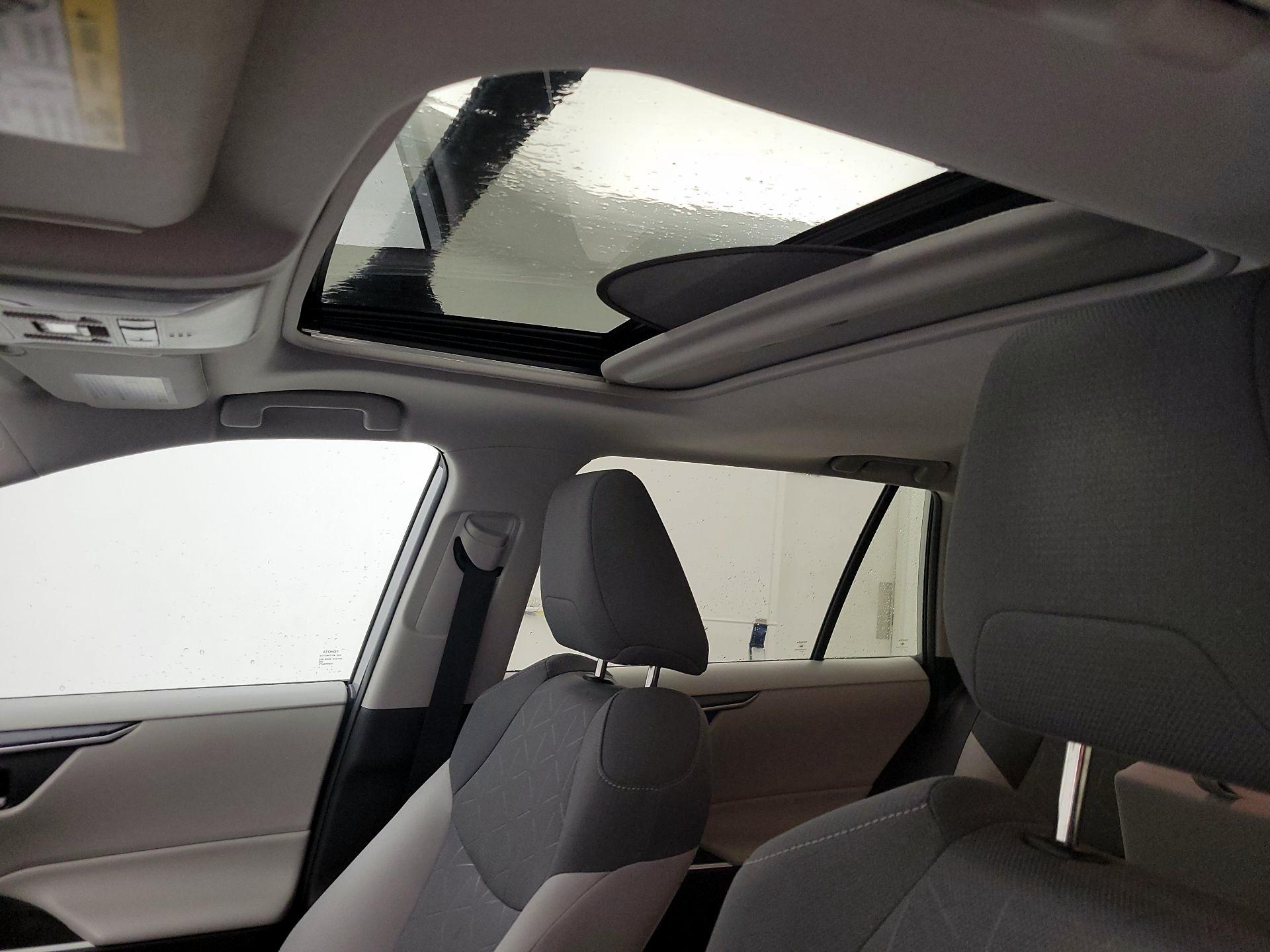 Thumbnail: 2019 Toyota RAV4 - 19