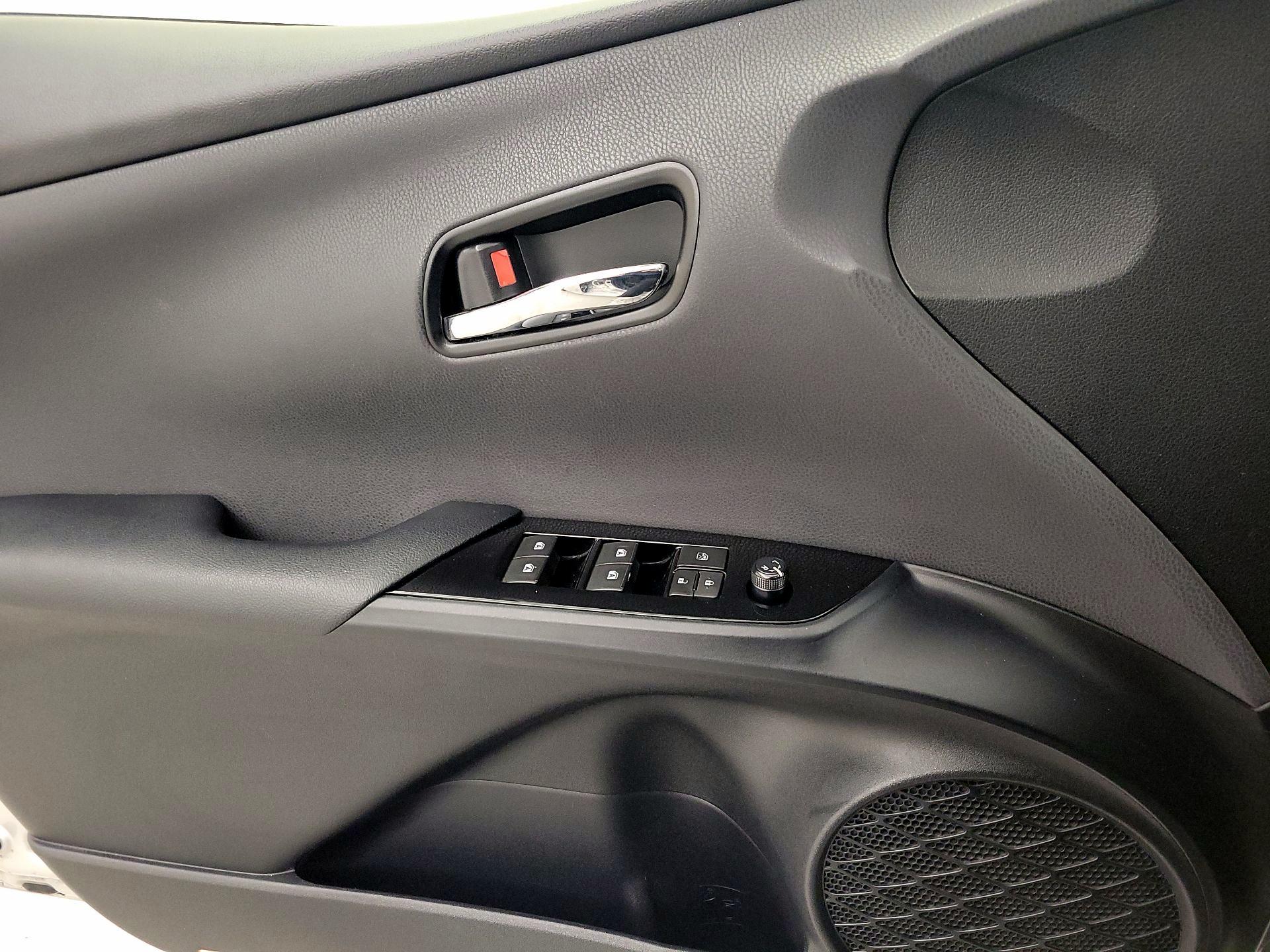 Thumbnail: 2016 Toyota Prius - 12