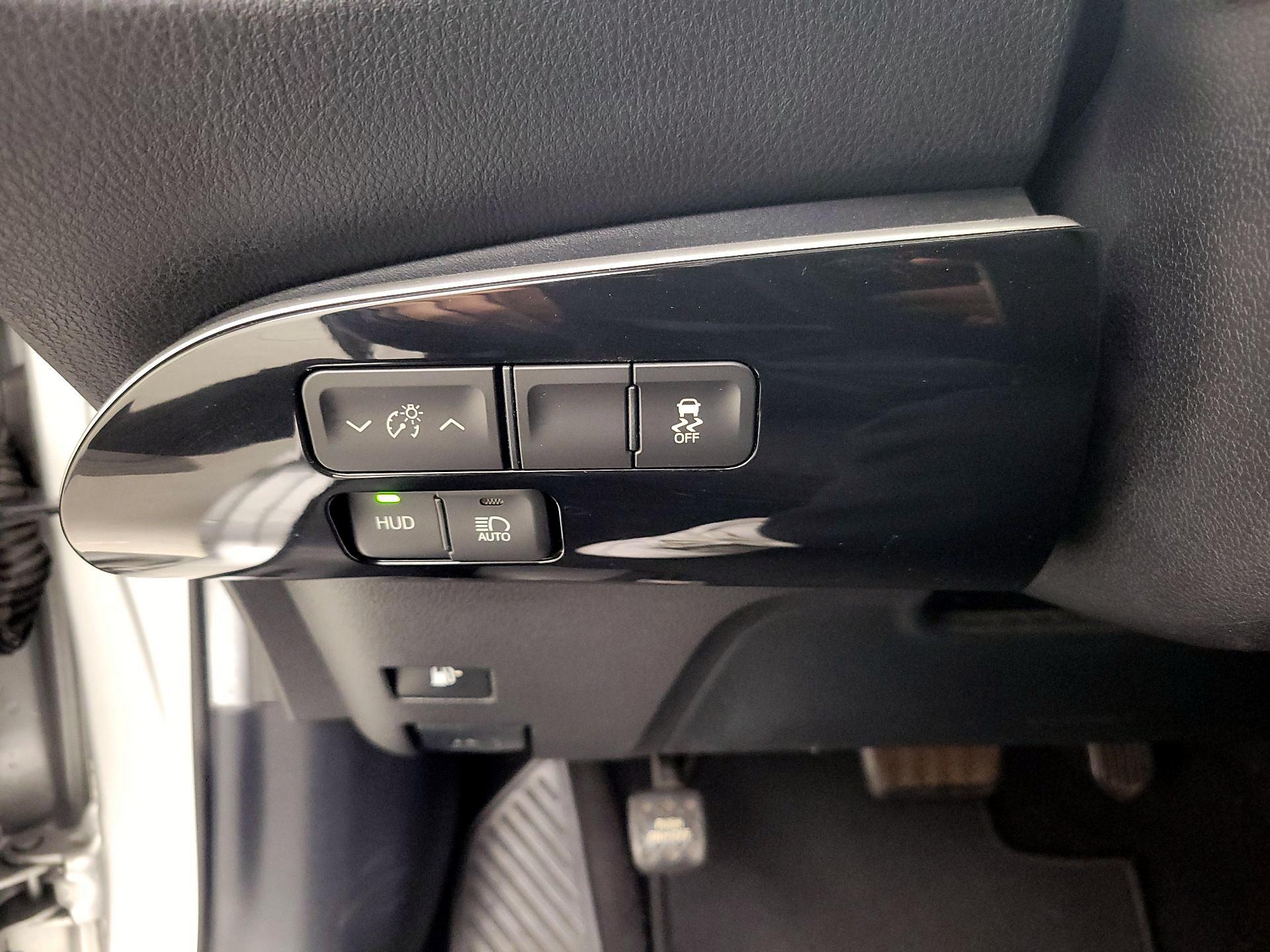 Thumbnail: 2016 Toyota Prius - 13