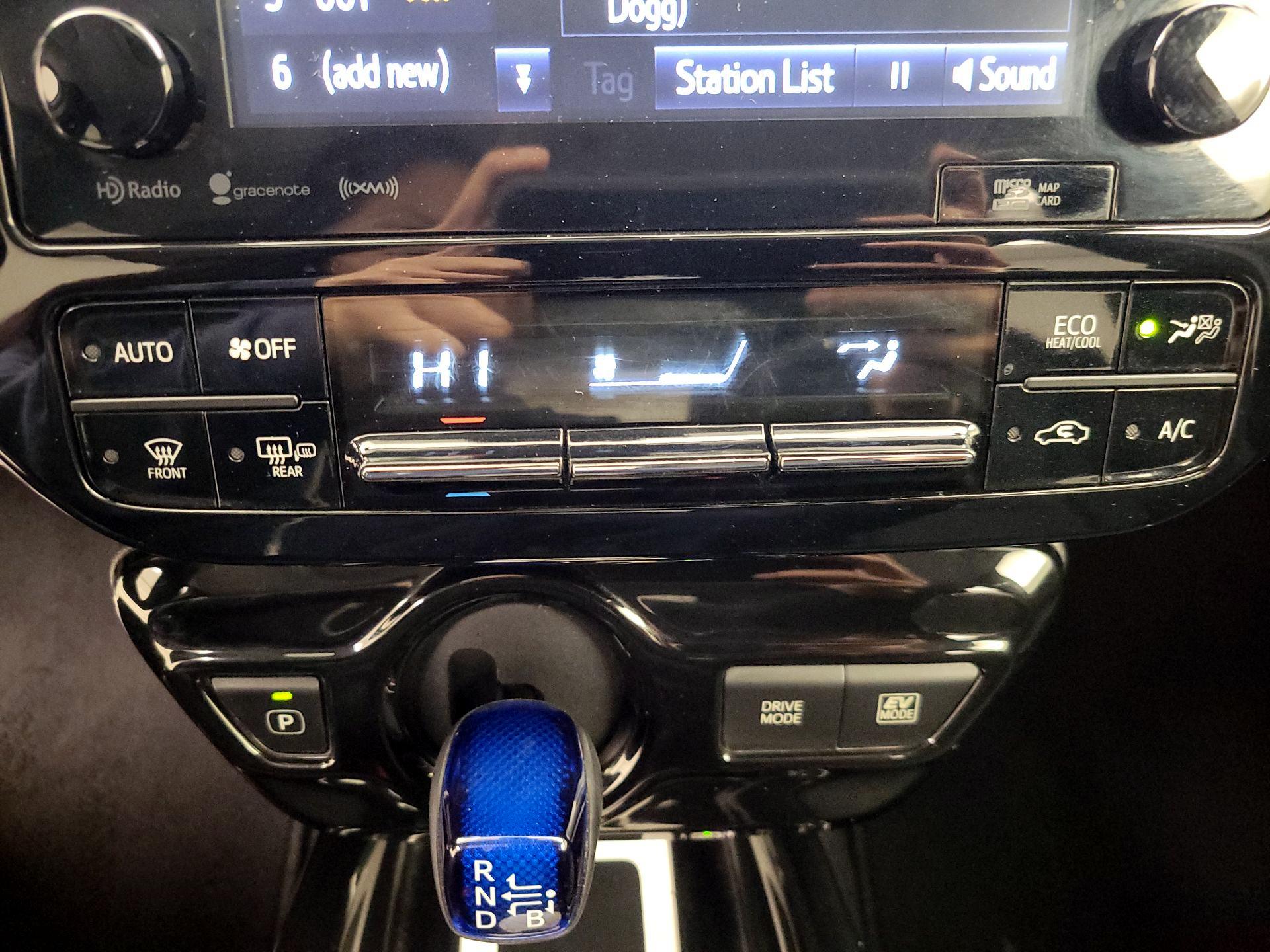 Thumbnail: 2016 Toyota Prius - 17