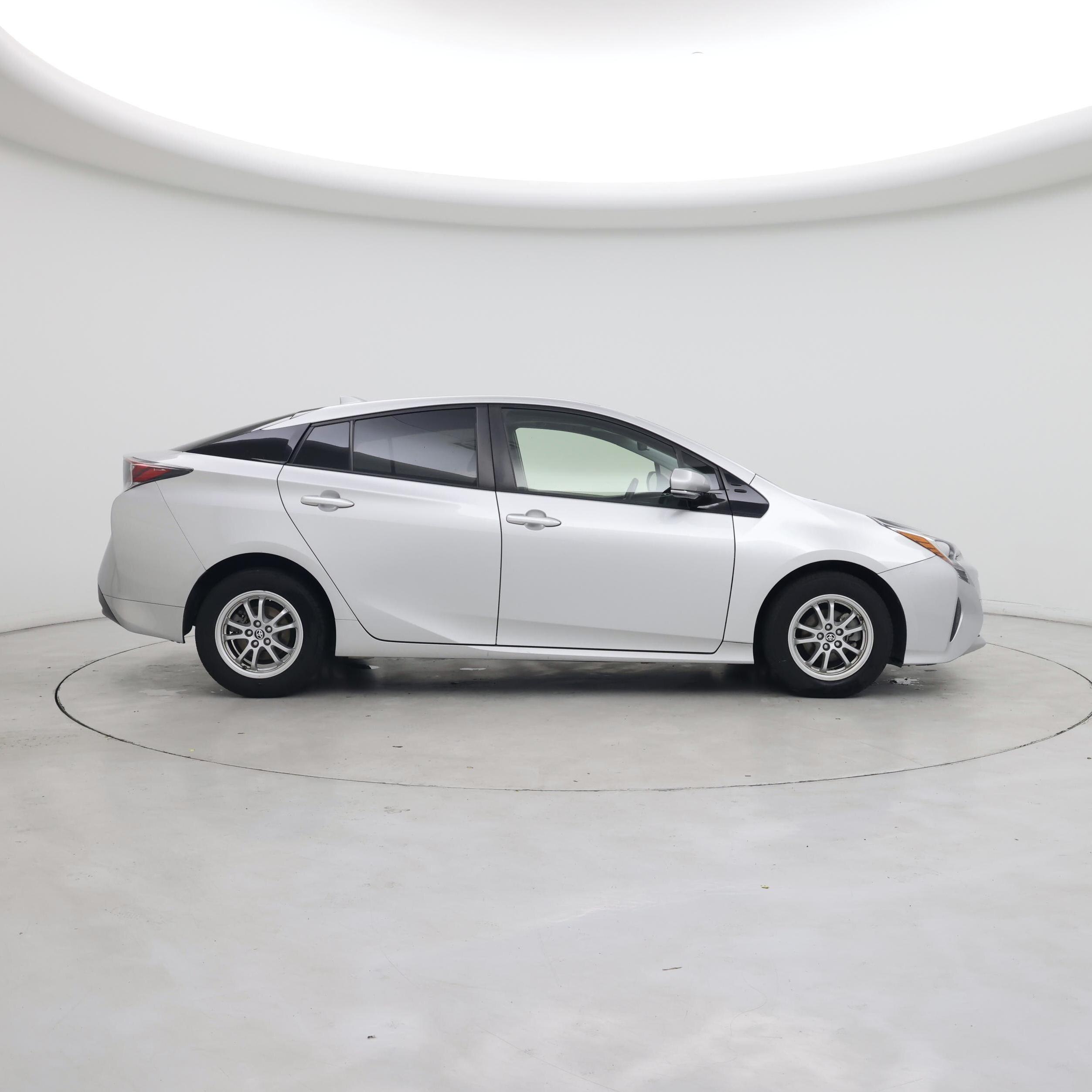 Thumbnail: 2016 Toyota Prius - 7