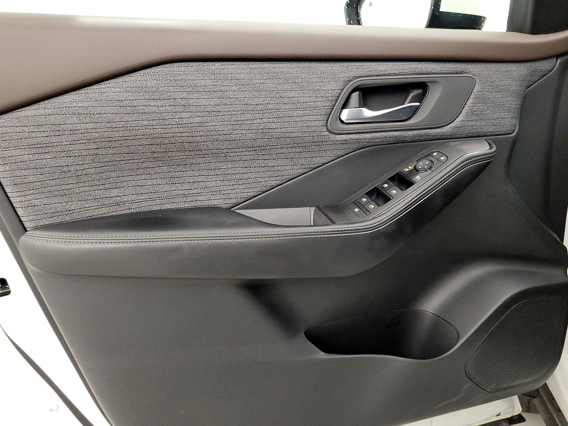 Thumbnail: 2023 Nissan Rogue - 12