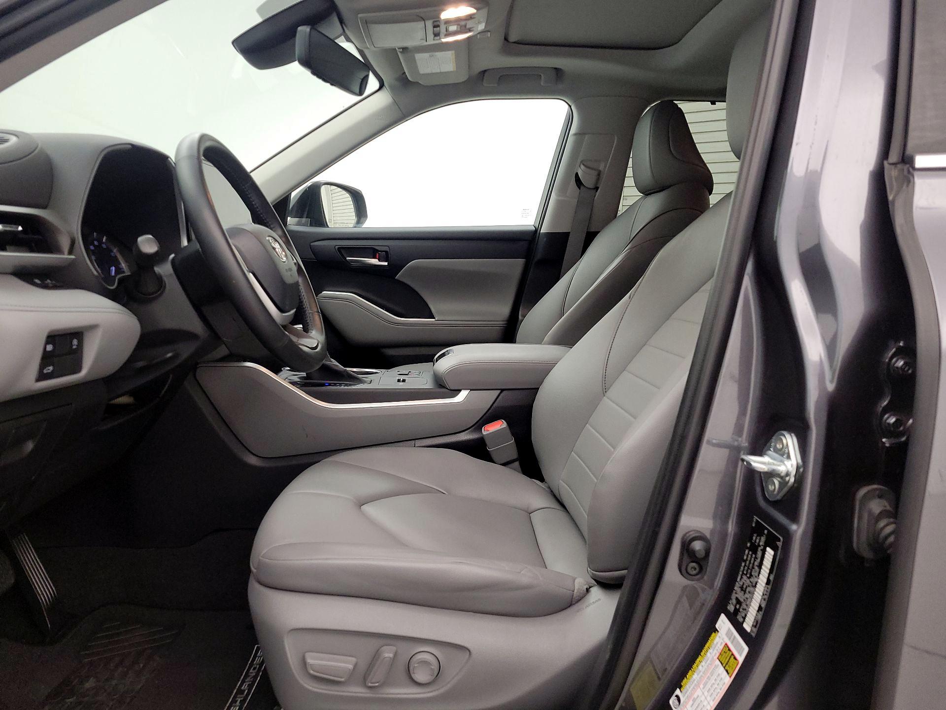 Thumbnail: 2023 Toyota Highlander - 11