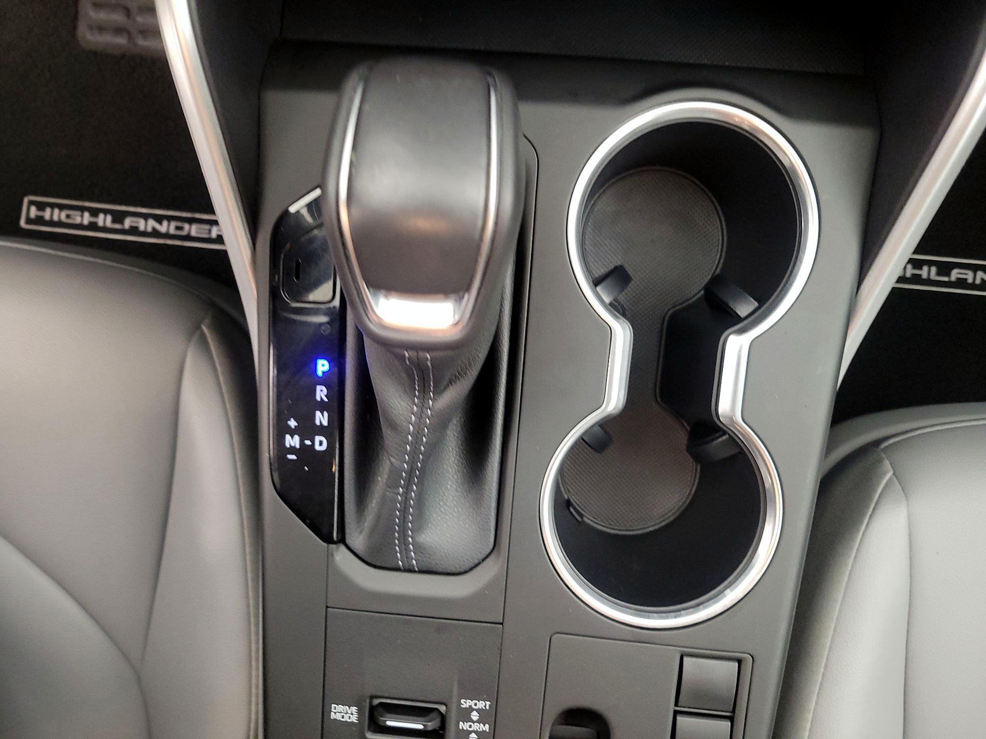 Thumbnail: 2023 Toyota Highlander - 17