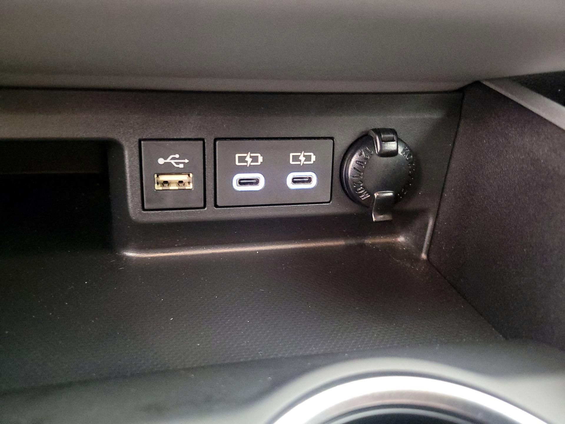 Thumbnail: 2023 Toyota Highlander - 18