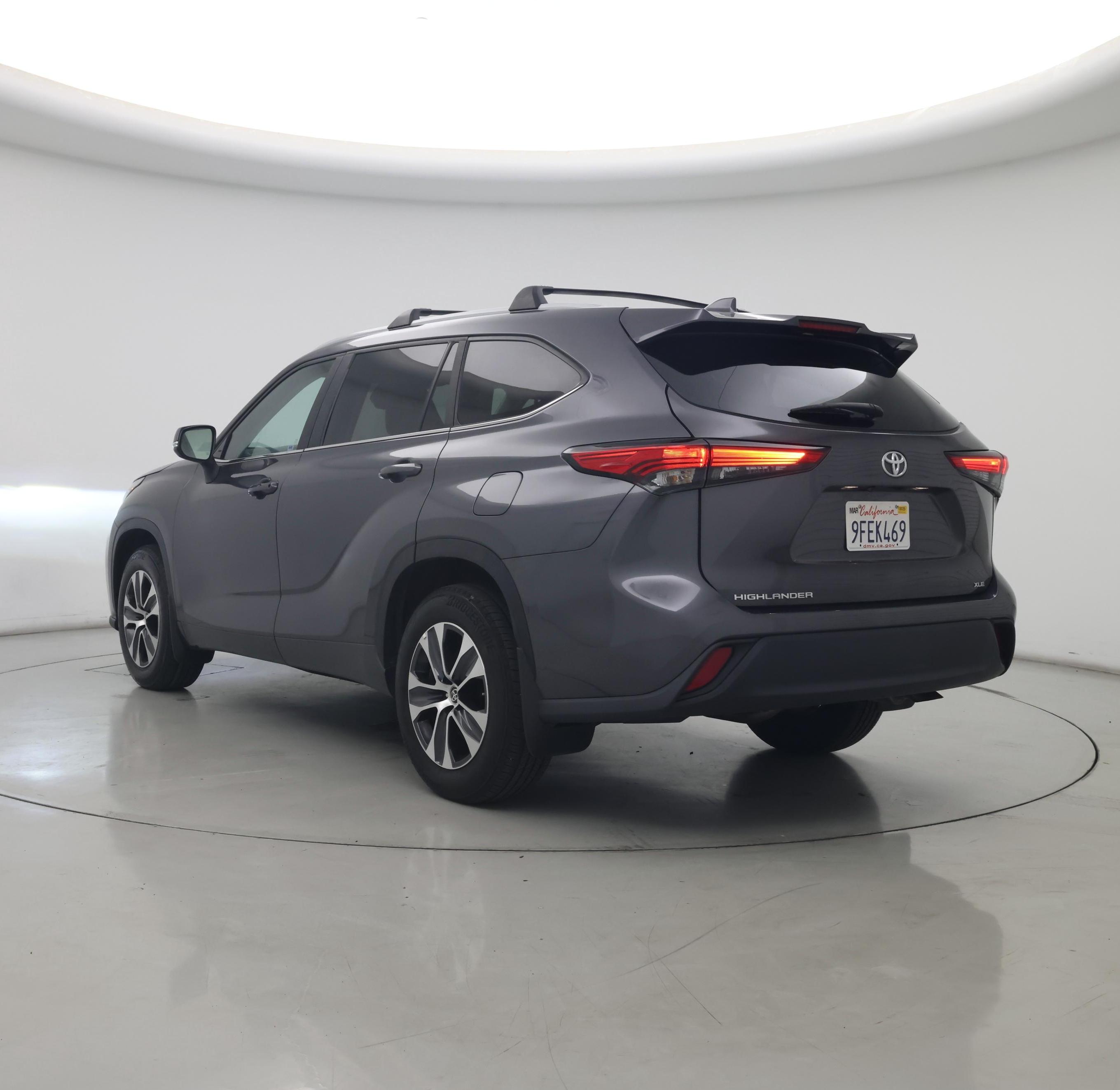 Thumbnail: 2023 Toyota Highlander - 2