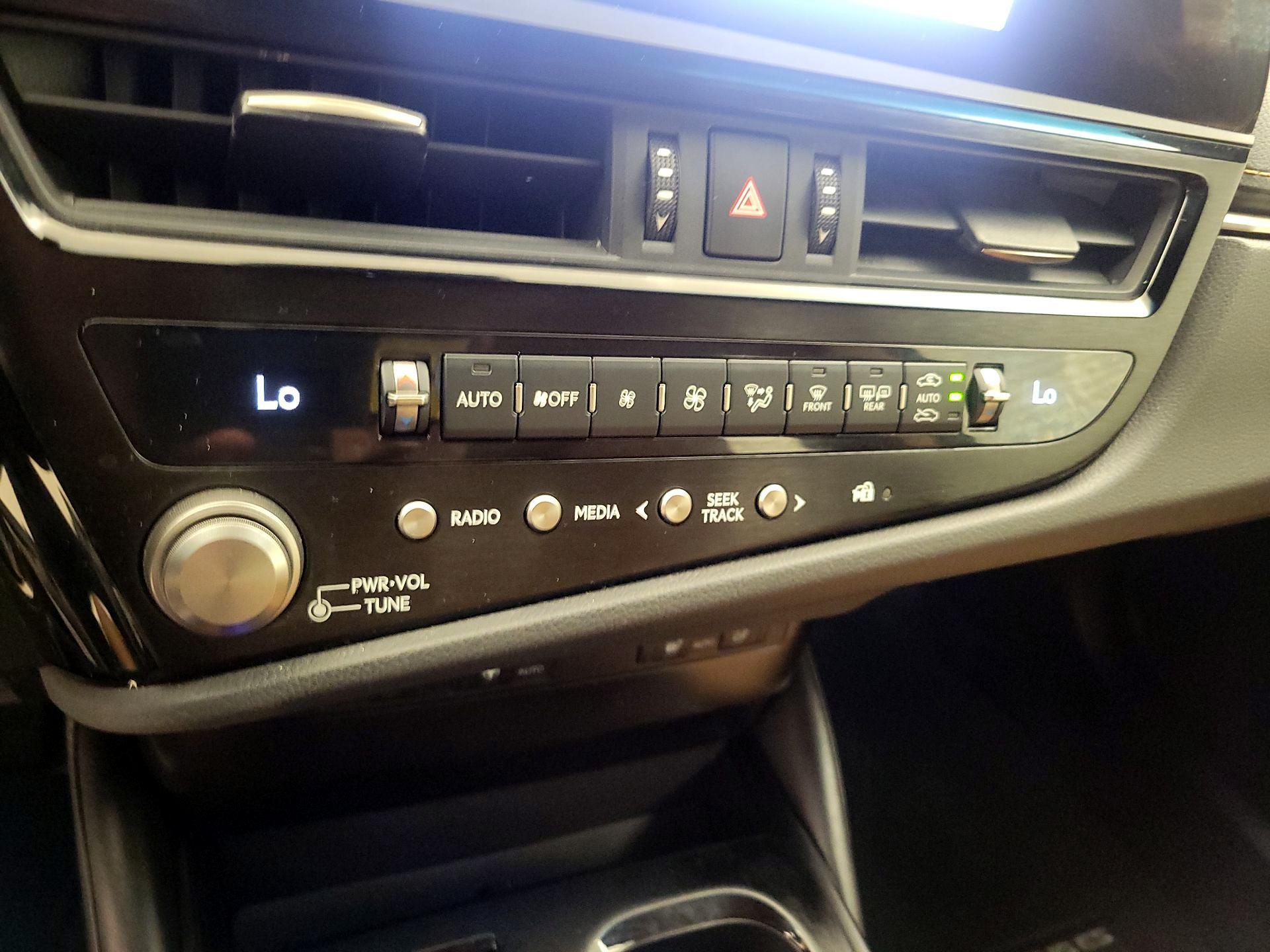 Thumbnail: 2023 Lexus ES - 16