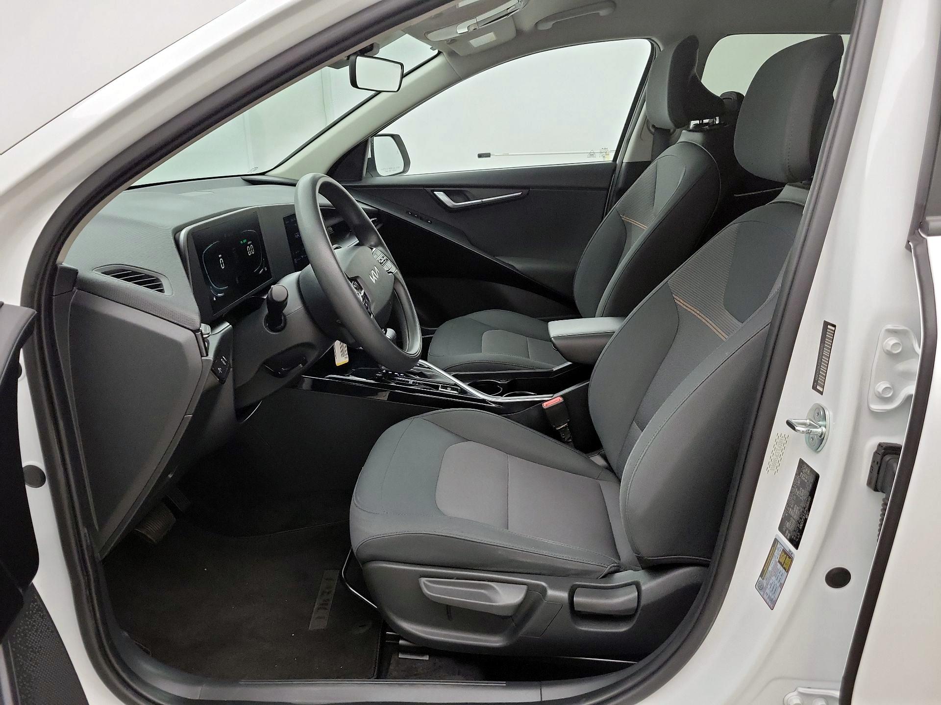 Thumbnail: 2023 Kia Niro - 11