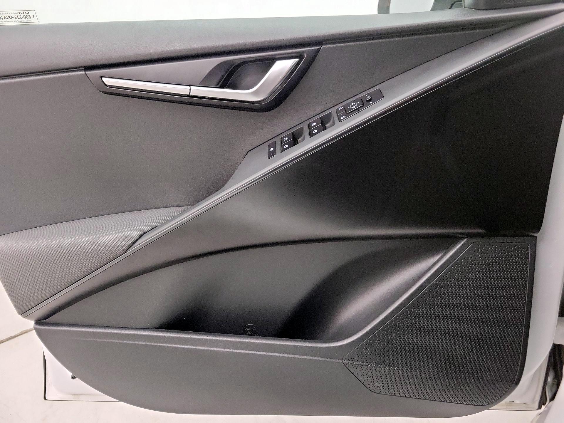 Thumbnail: 2023 Kia Niro - 12