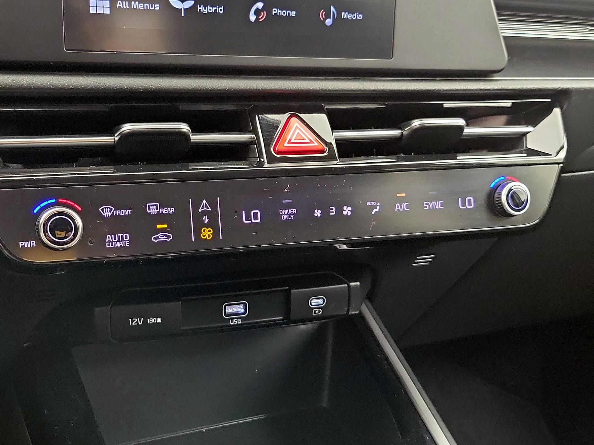 Thumbnail: 2023 Kia Niro - 16