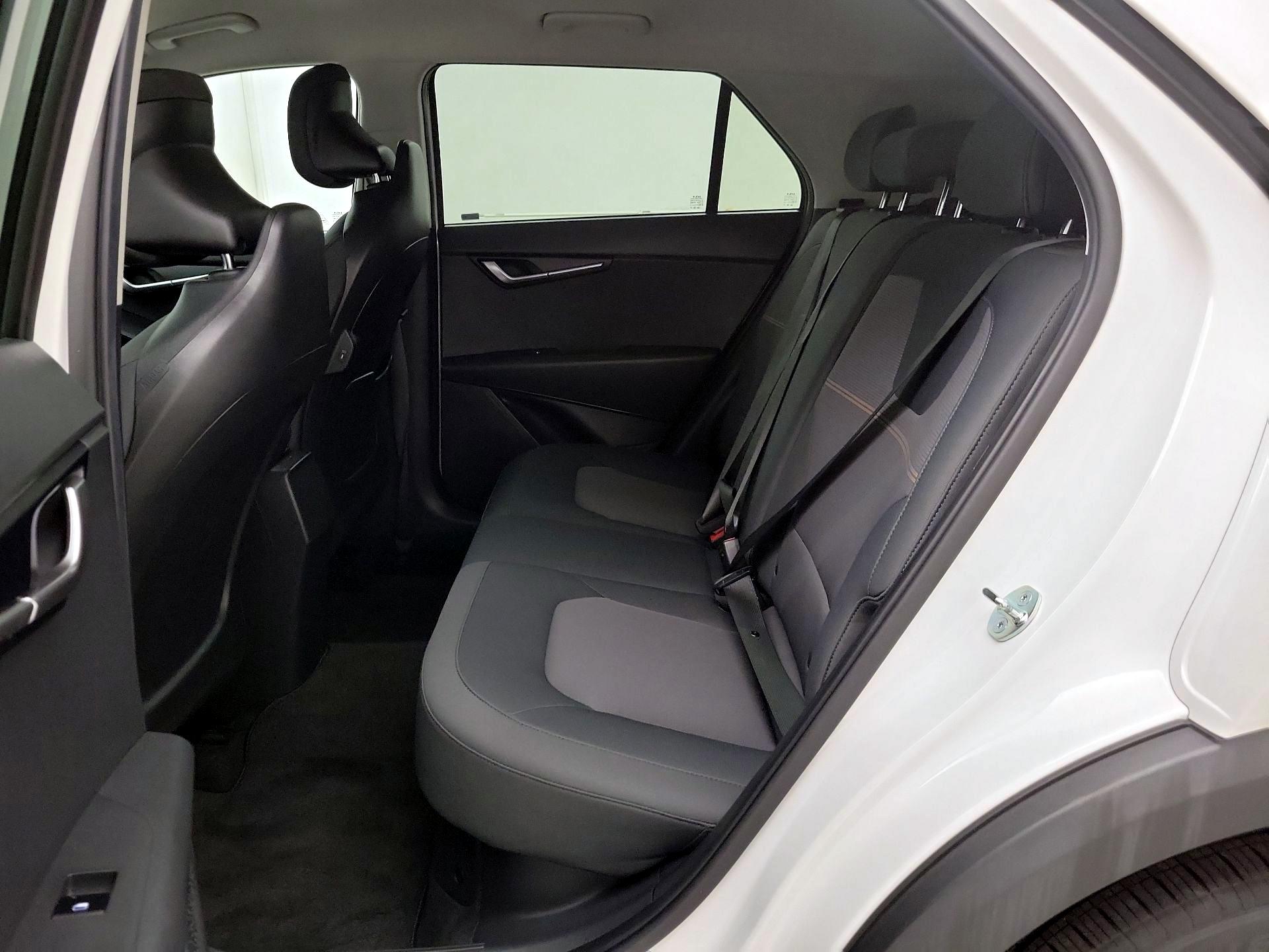 Thumbnail: 2023 Kia Niro - 19