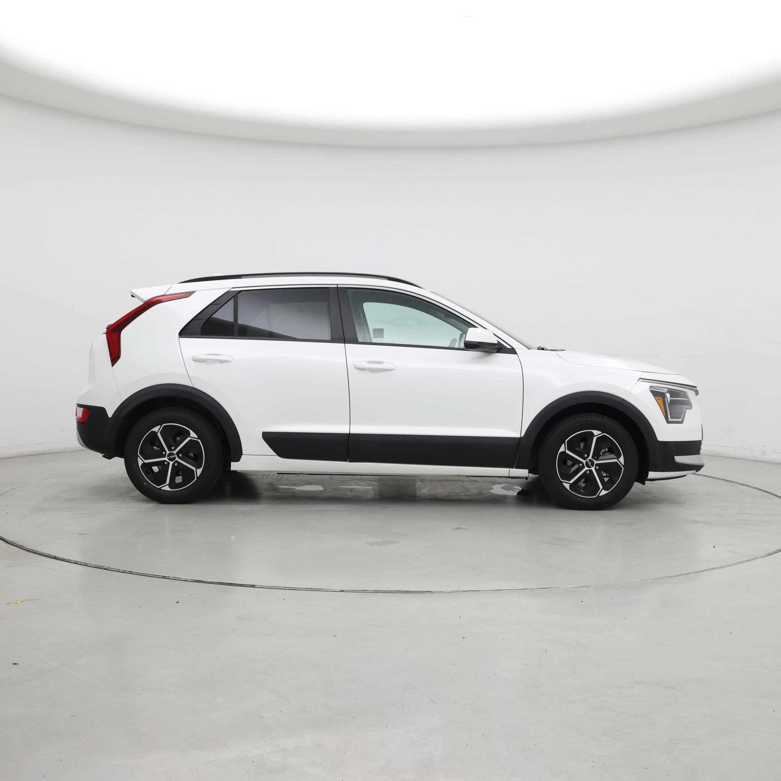 Thumbnail: 2023 Kia Niro - 7