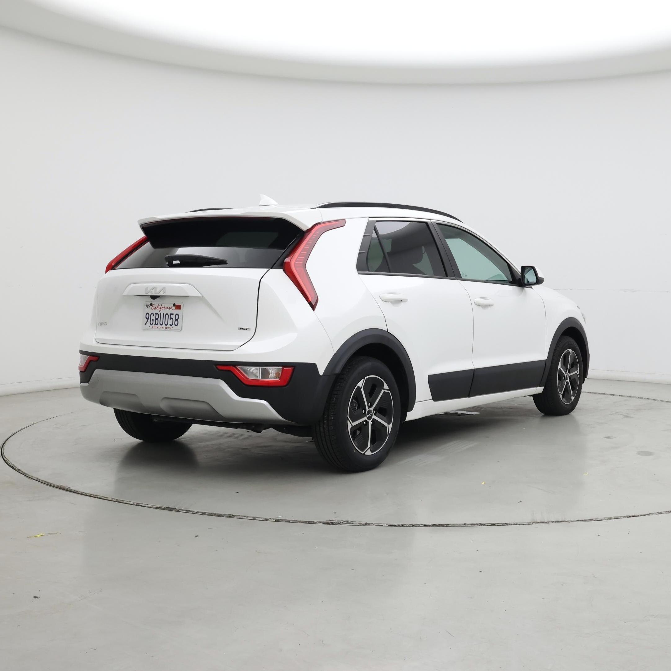 Thumbnail: 2023 Kia Niro - 8