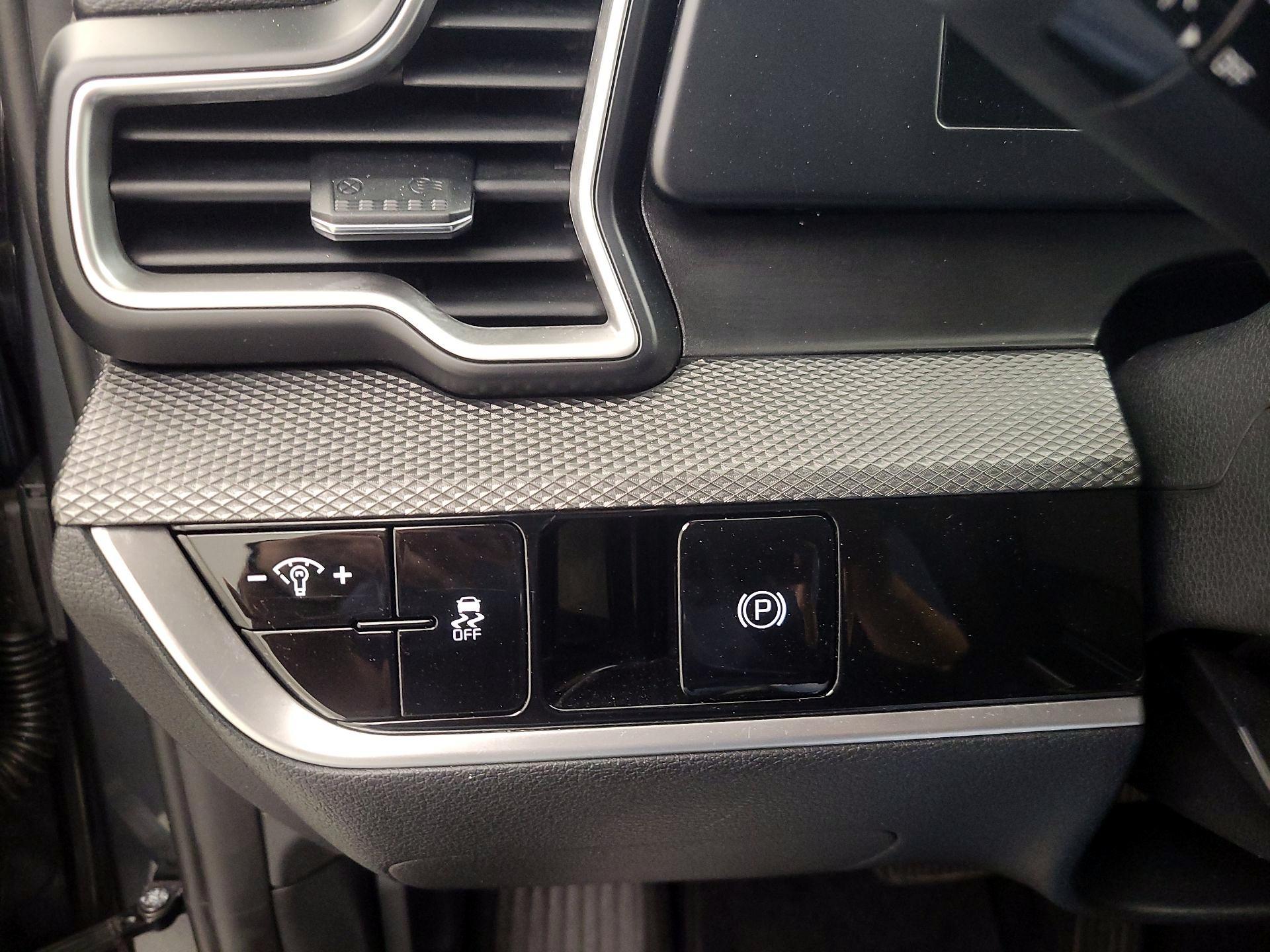 Thumbnail: 2023 Kia Sportage - 13