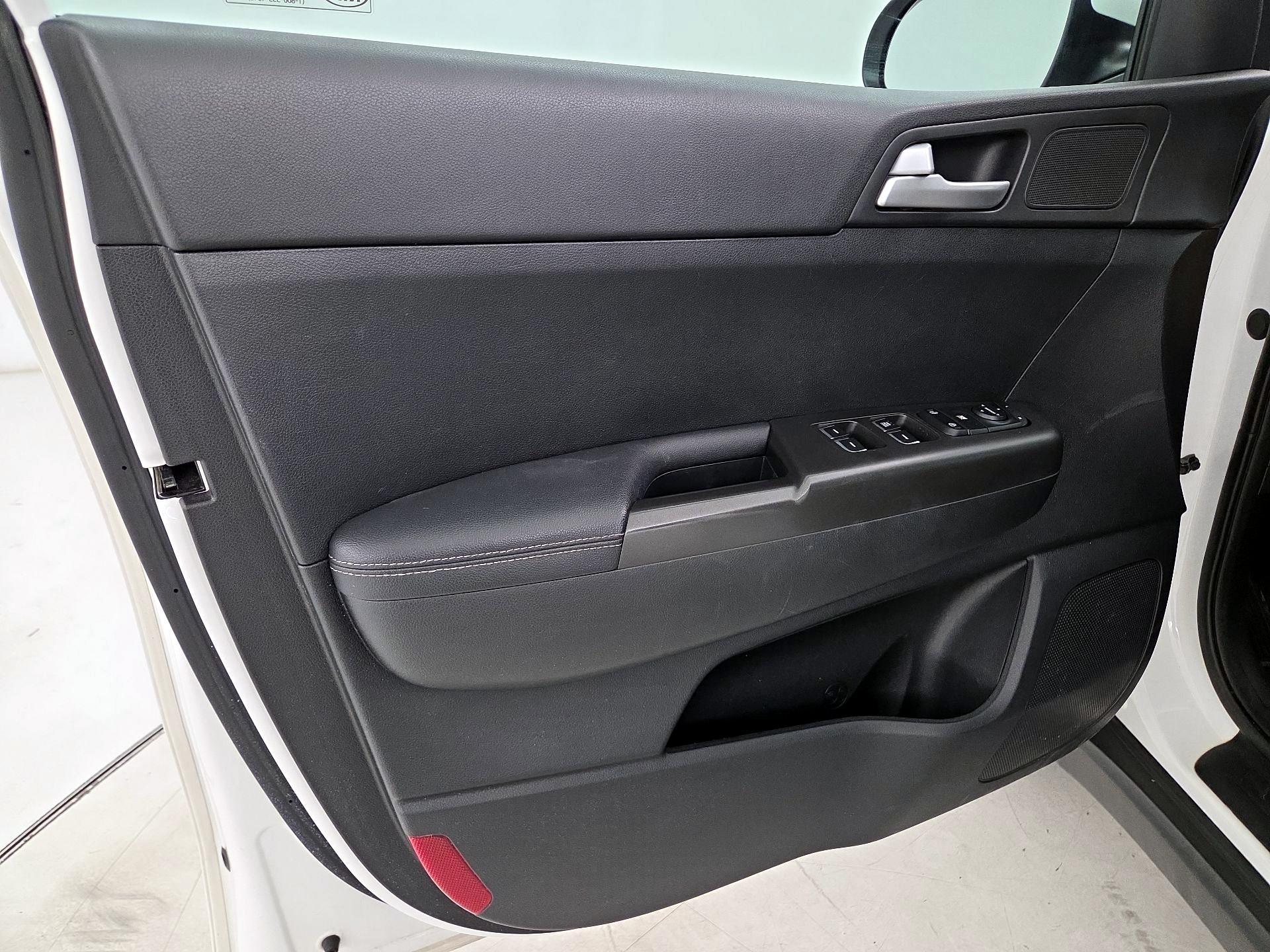 Thumbnail: 2017 Kia Sportage - 12