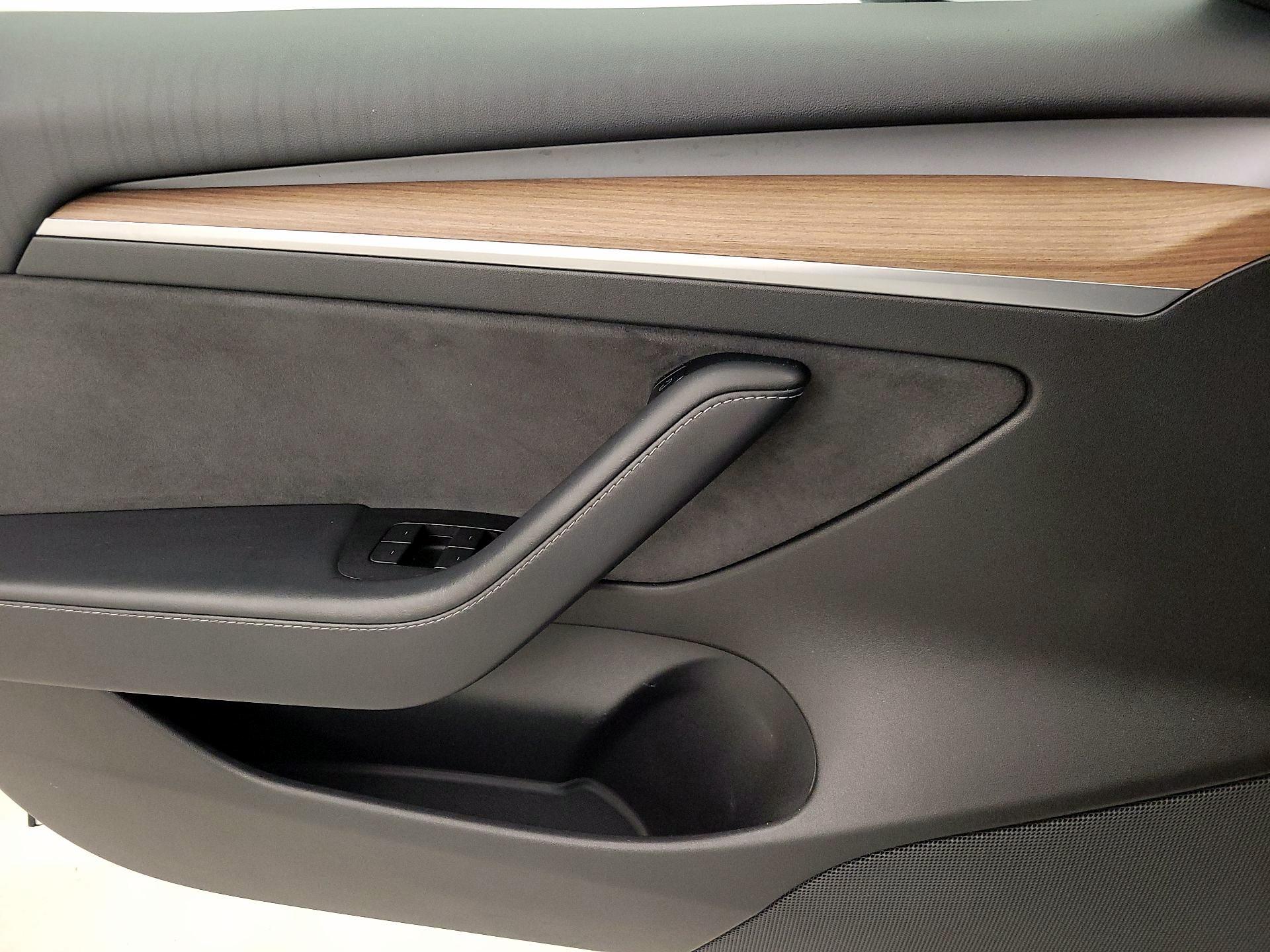 Thumbnail: 2022 Tesla Model 3 - 12