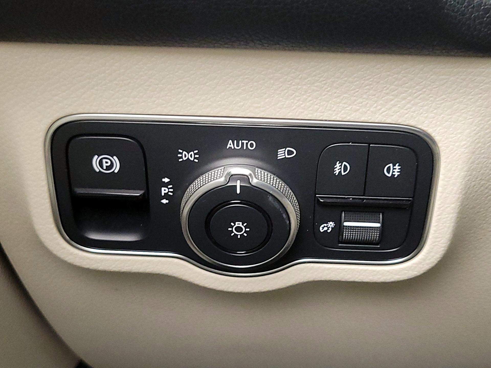 Thumbnail: 2022 Mercedes-Benz GLB - 13