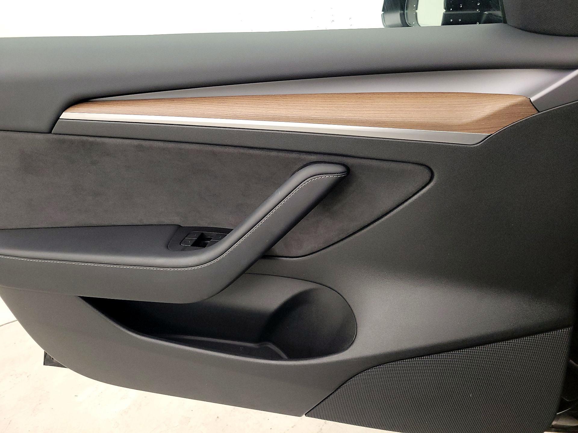 Thumbnail: 2023 Tesla Model 3 - 12