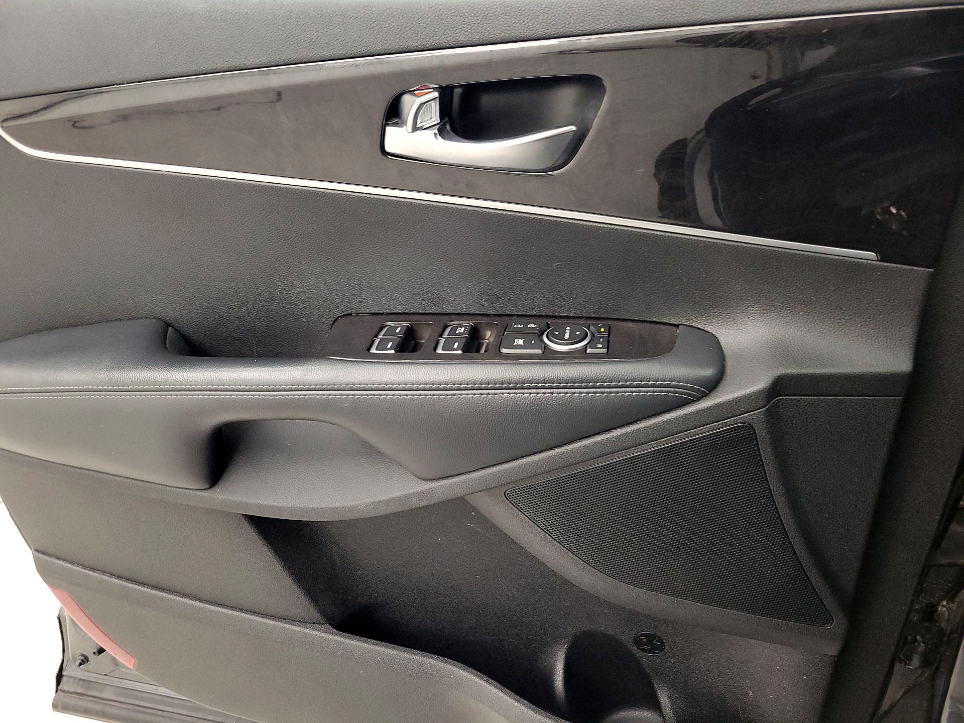 Thumbnail: 2018 Kia Sorento - 12