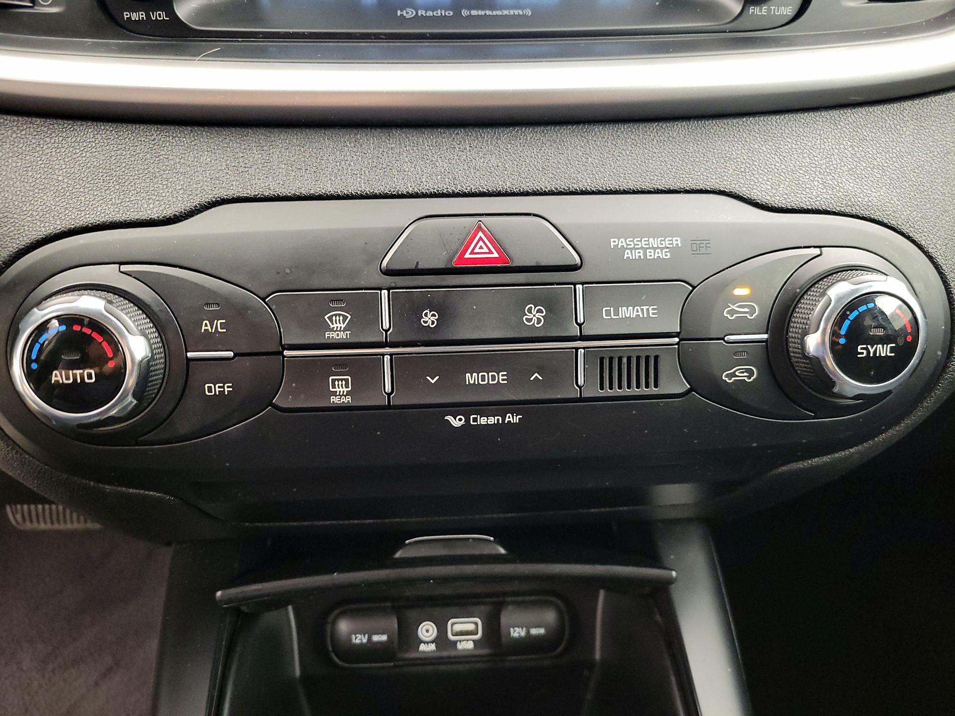 Thumbnail: 2018 Kia Sorento - 16