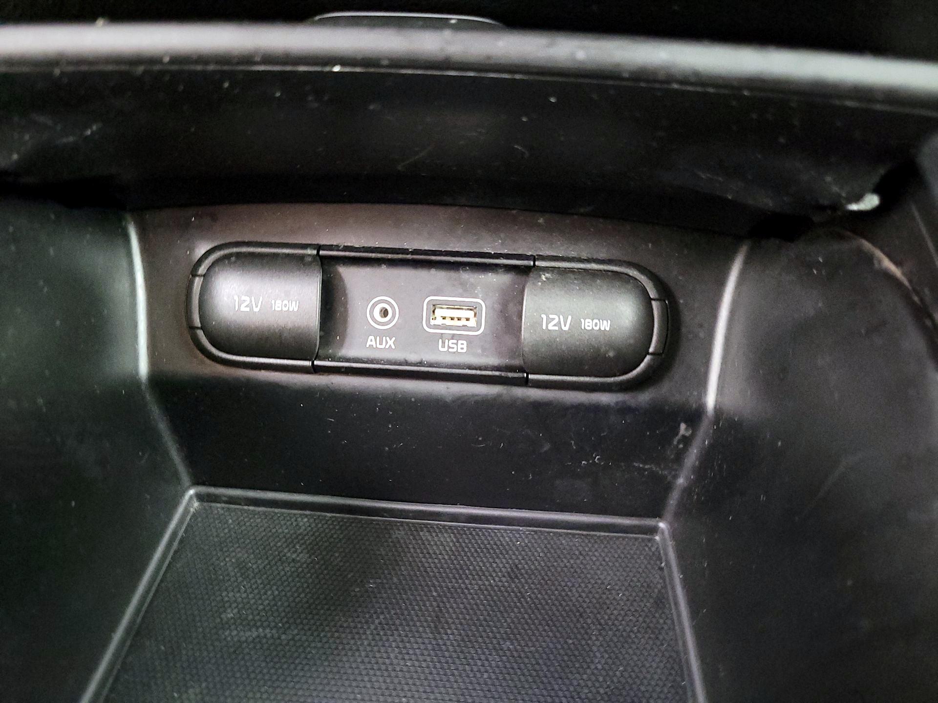 Thumbnail: 2018 Kia Sorento - 18