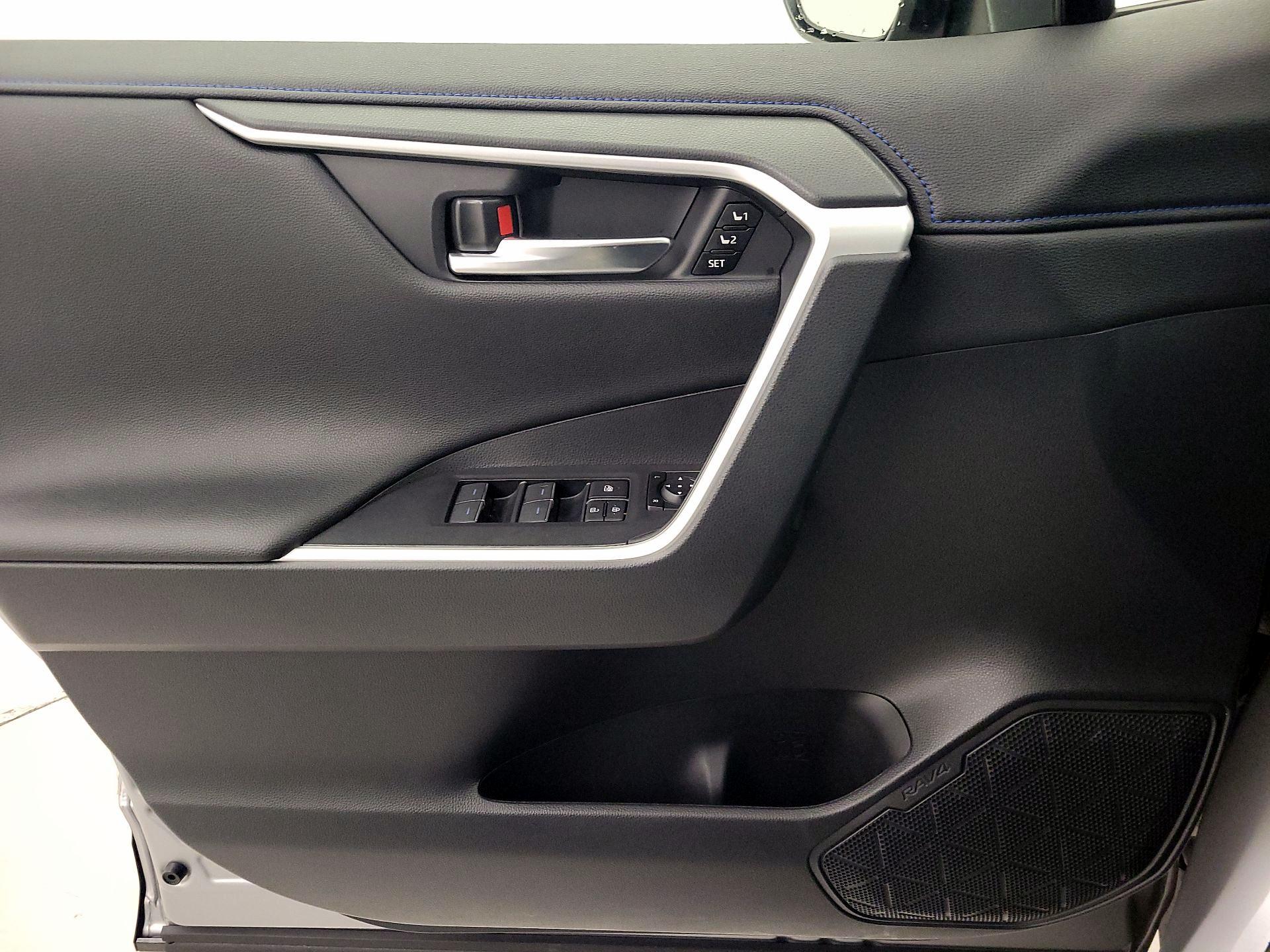 Thumbnail: 2025 Toyota RAV4 - 12