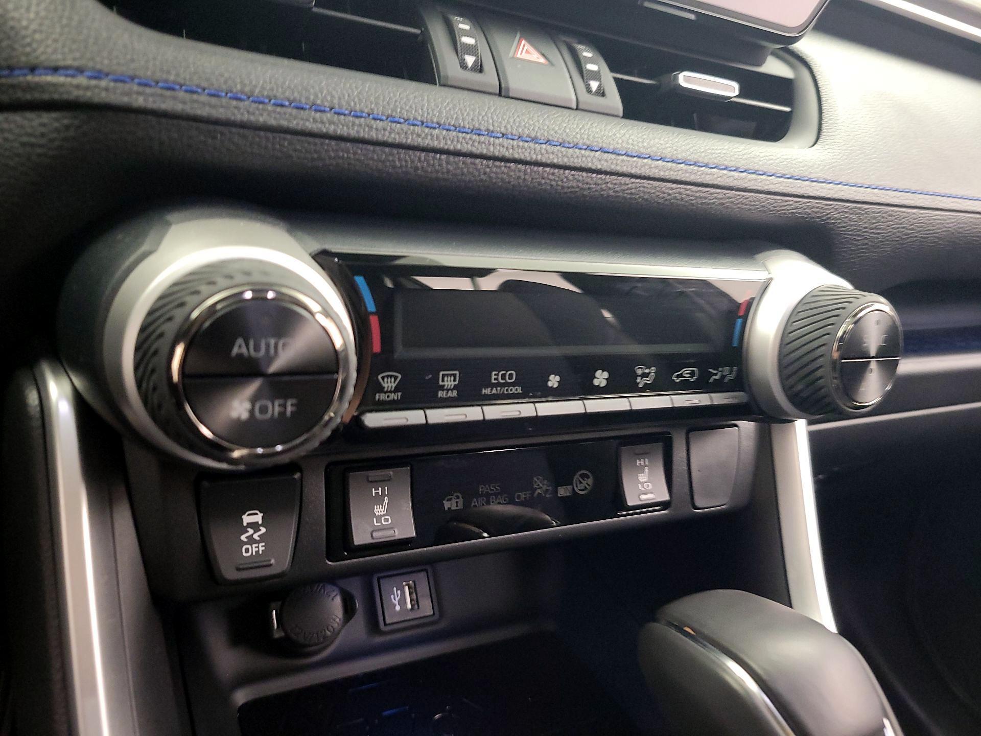 Thumbnail: 2025 Toyota RAV4 - 16