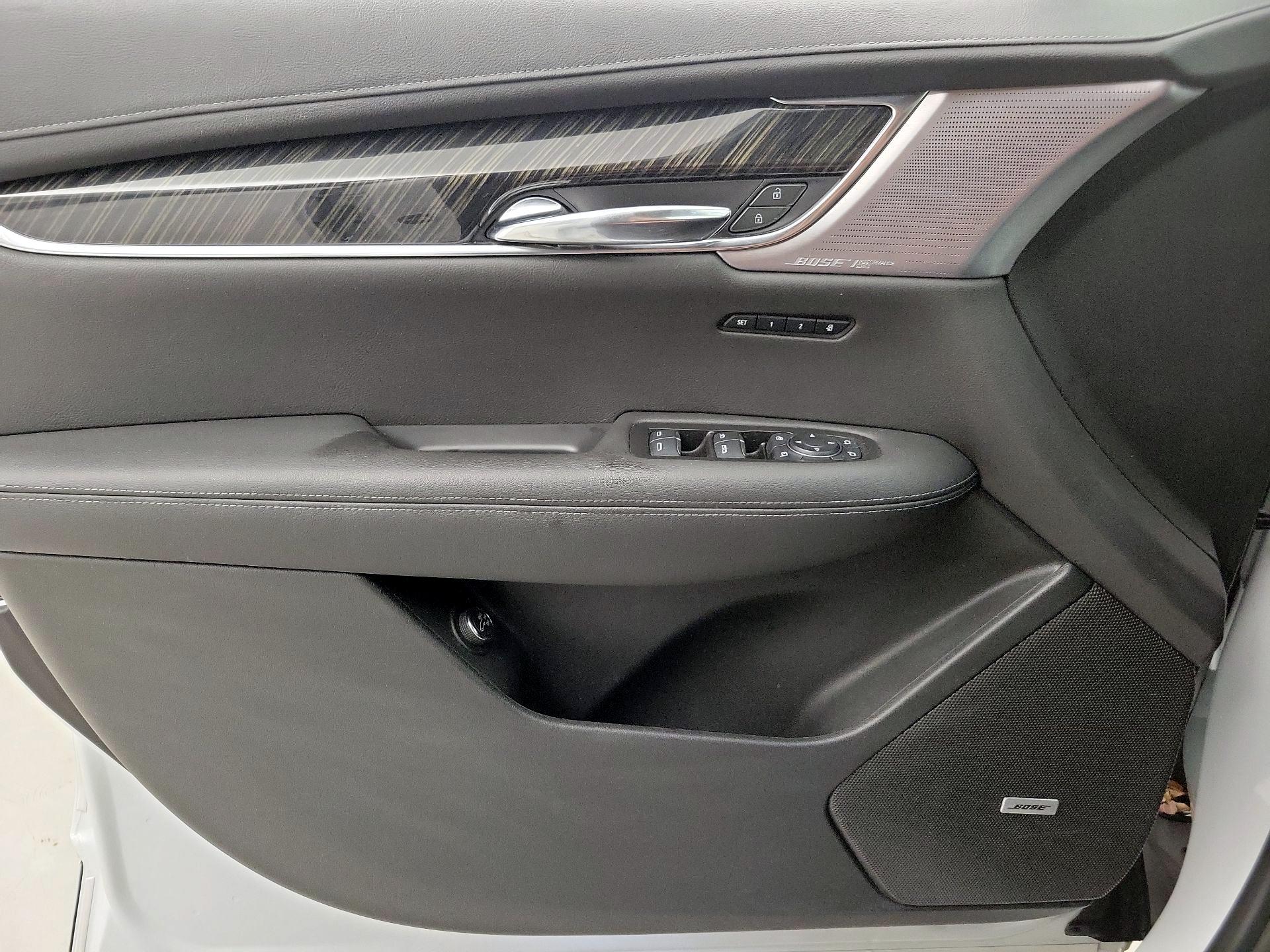 Thumbnail: 2020 Cadillac XT6 - 12