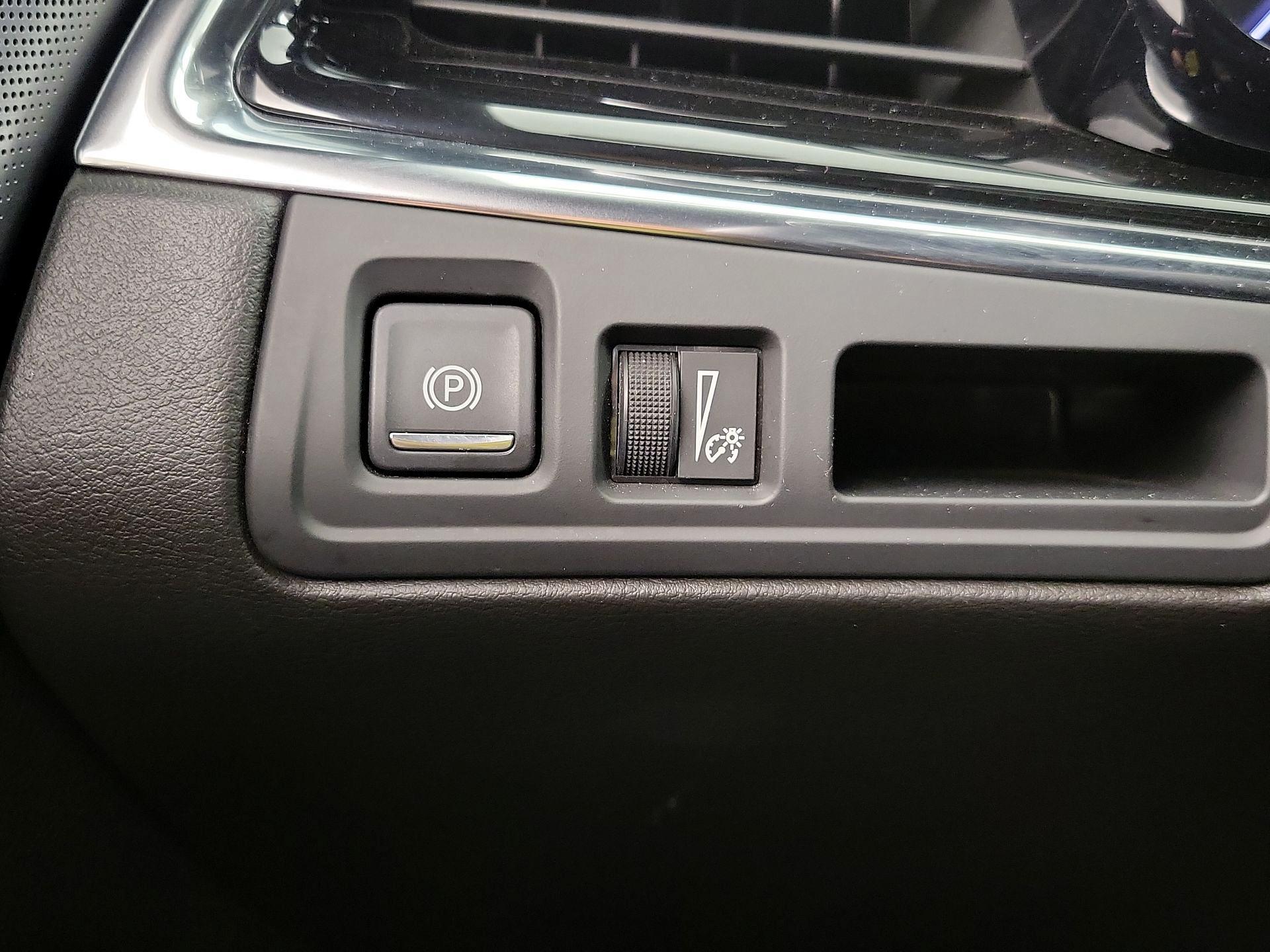 Thumbnail: 2020 Cadillac XT6 - 13