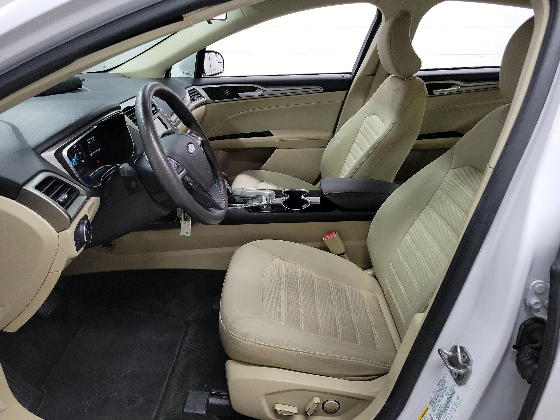 Thumbnail: 2016 Ford Fusion - 11