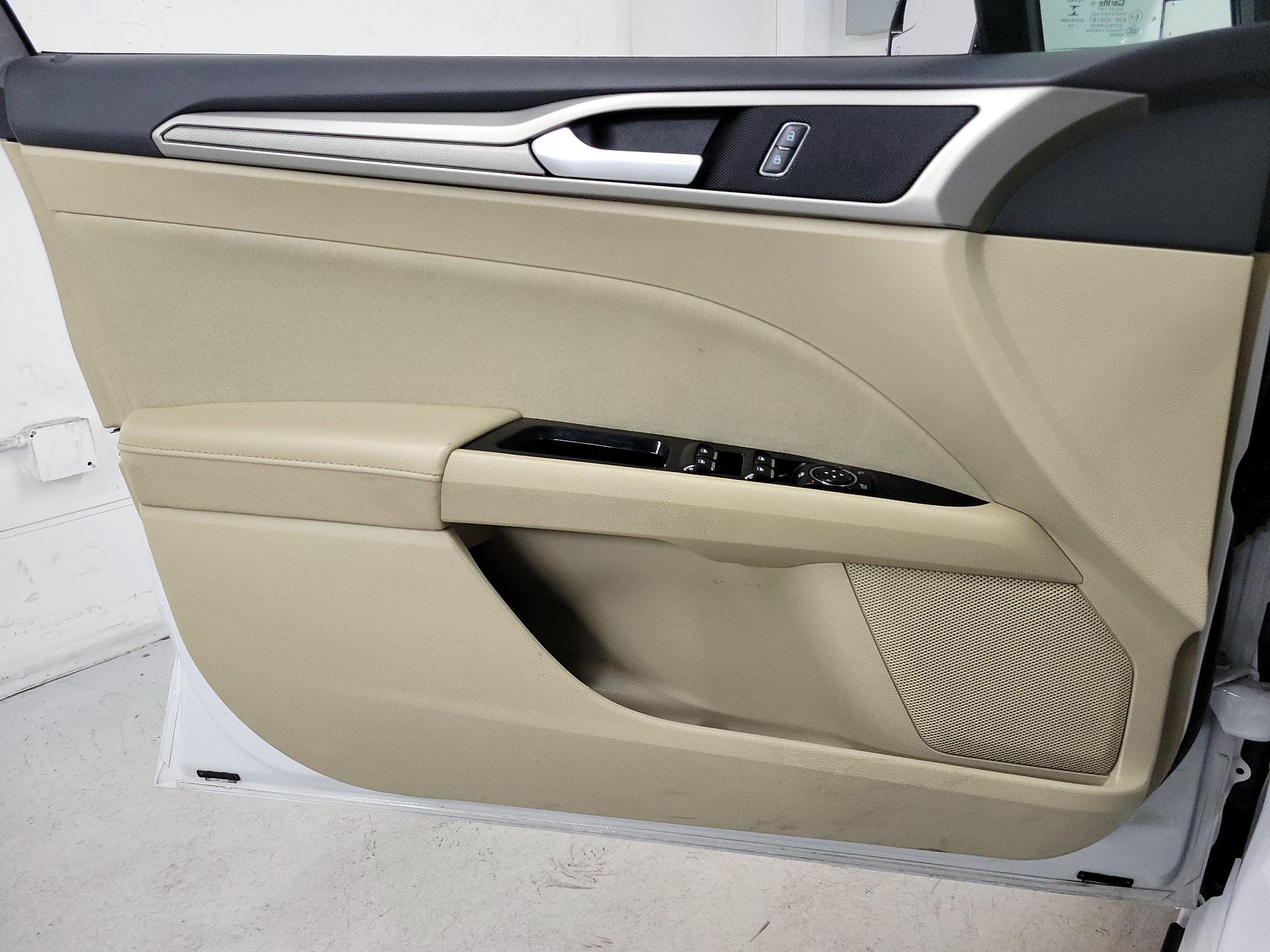 Thumbnail: 2016 Ford Fusion - 12