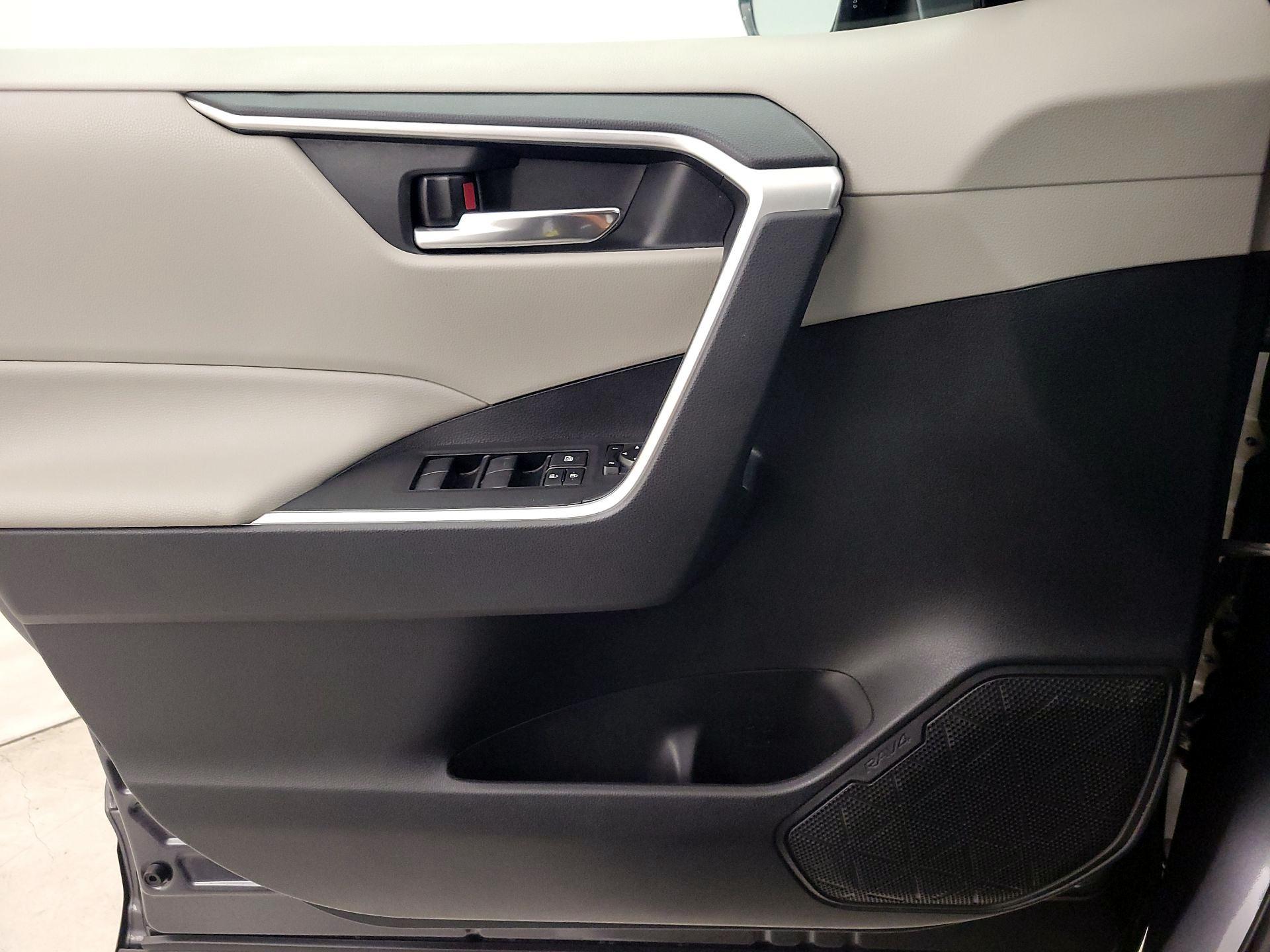 Thumbnail: 2021 Toyota RAV4 - 12