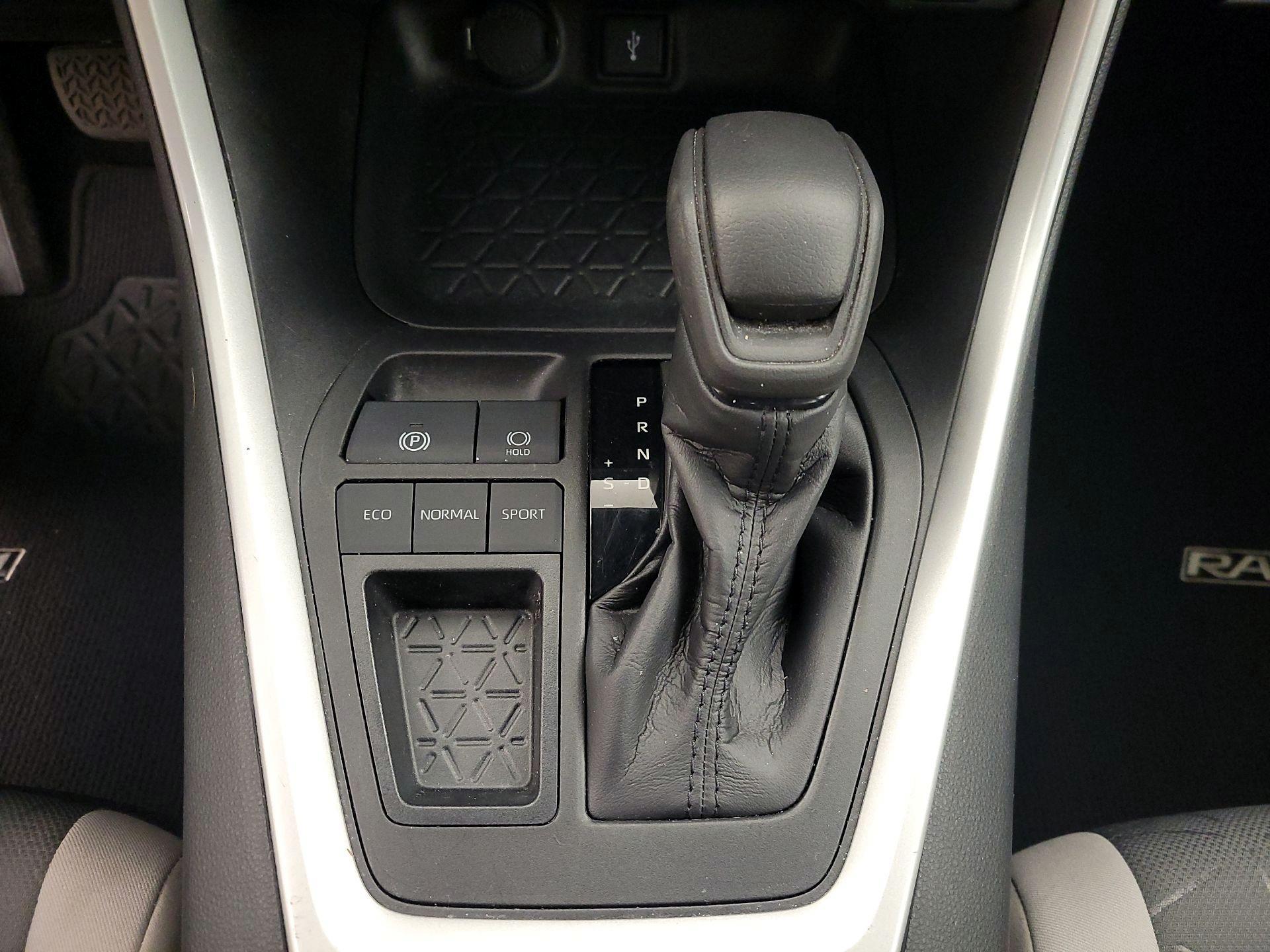 Thumbnail: 2021 Toyota RAV4 - 17