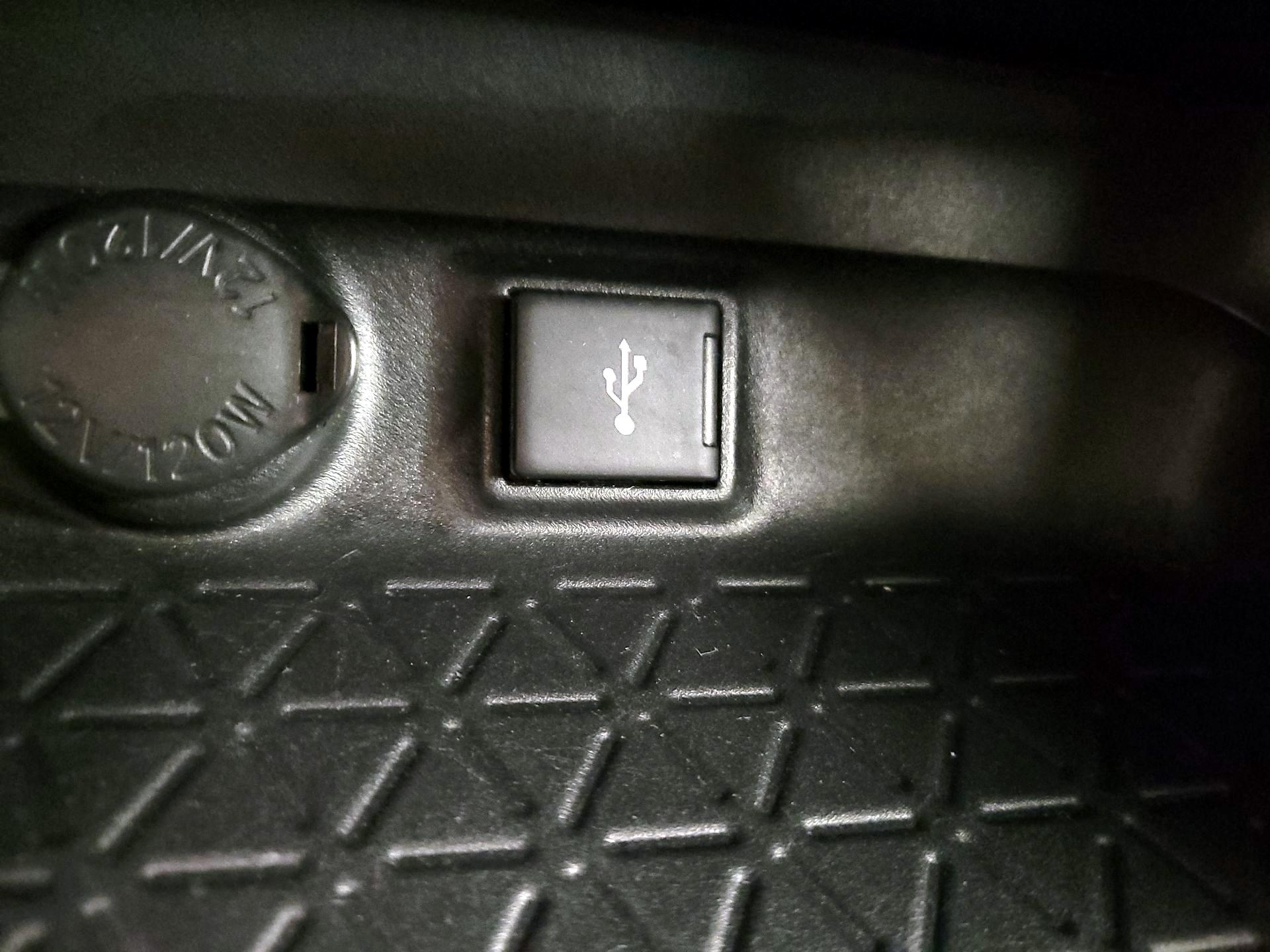 Thumbnail: 2021 Toyota RAV4 - 18