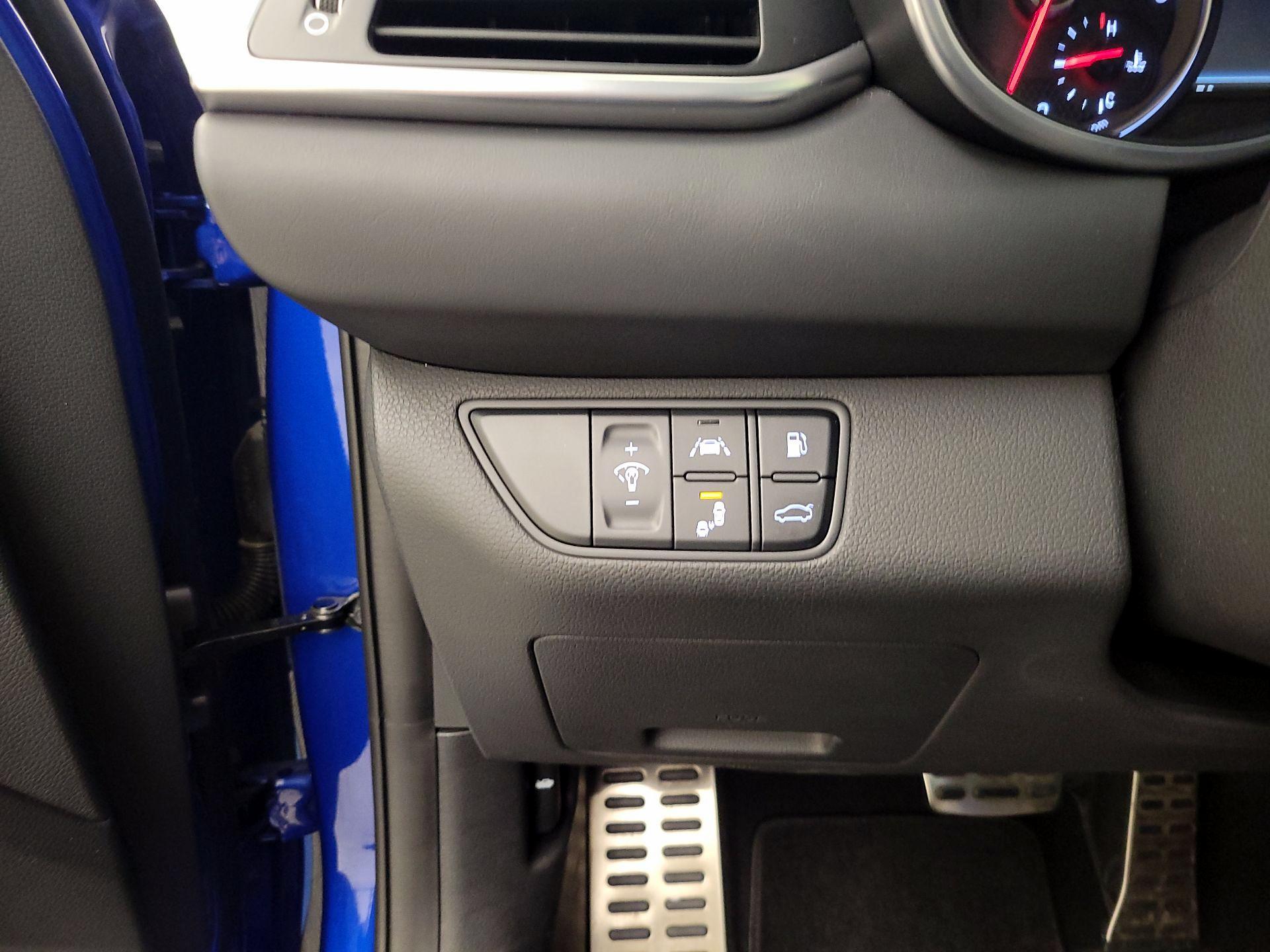 Thumbnail: 2019 Genesis G70 - 13